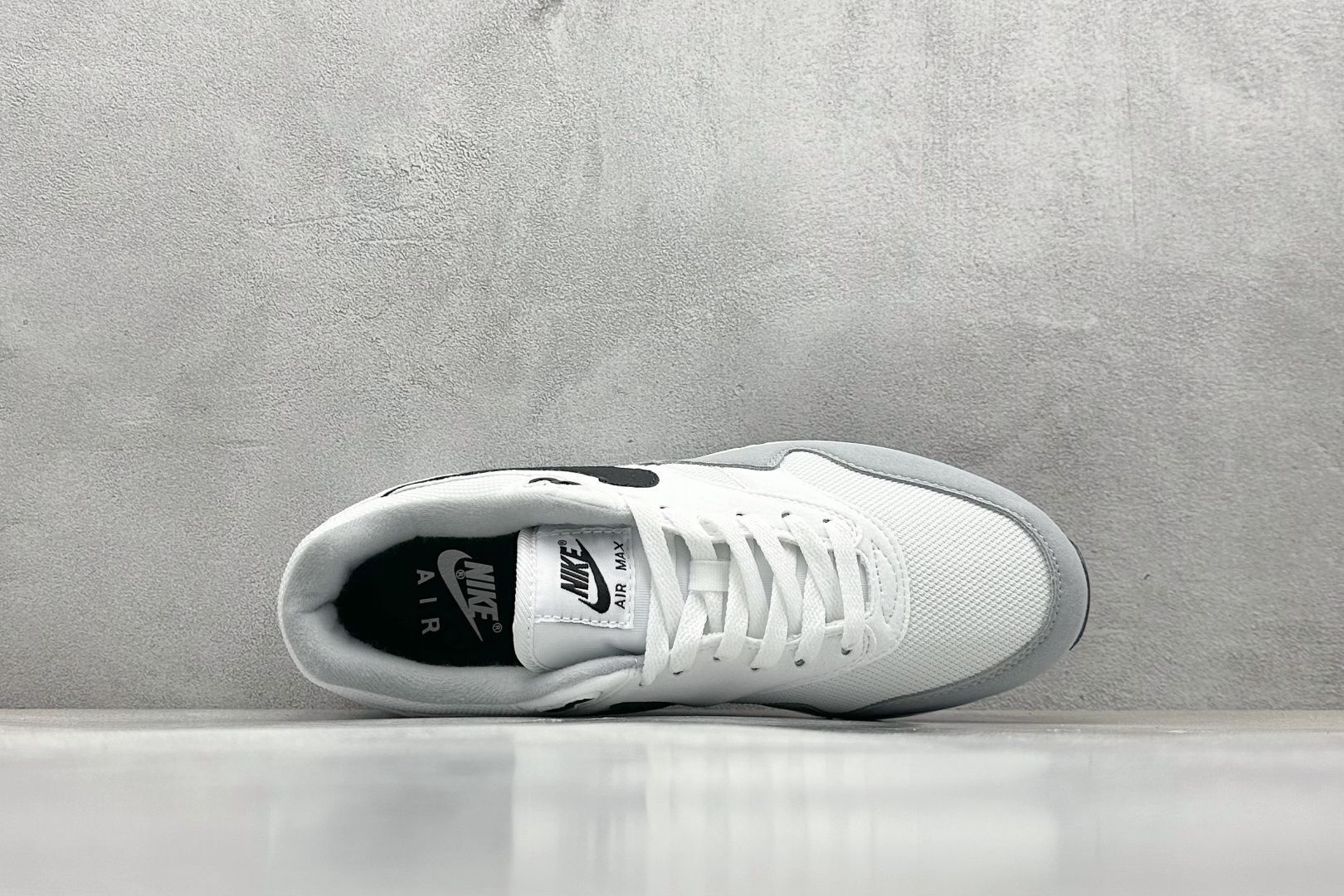  
Nike Air Max 1 耐克半掌气垫复古跑步鞋 

货号：FZ5808-002
尺码：36 