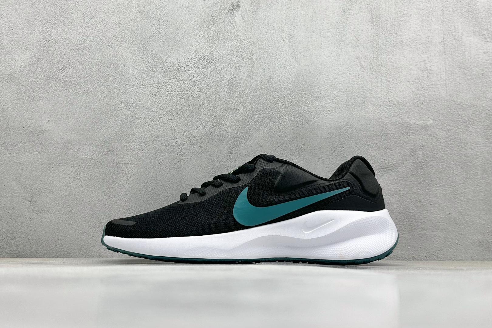 福利特价 
Nk Revolution 7 Wide 减震低帮跑步鞋
#鞋款鞋头出色设计，塑就出众贴合感