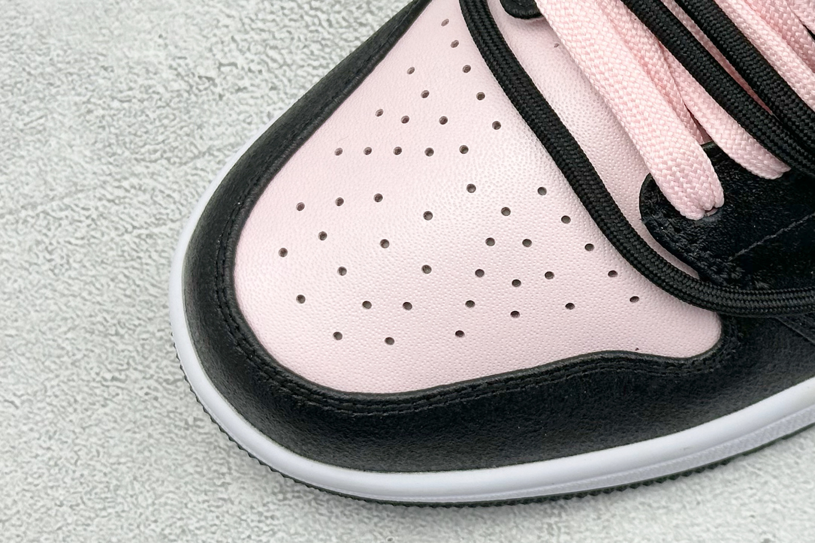  终端放店
FS版 Air Jordan 1 Retro Low 芝芝莓莓 蝴蝶结 黑粉
官方同步新色 