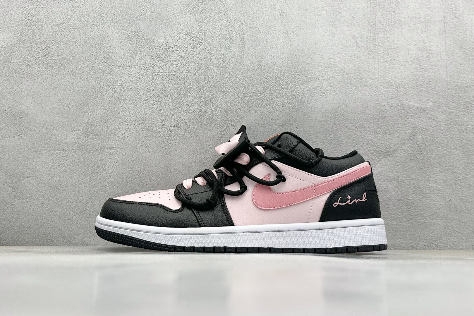 终端放店
FS版 Air Jordan 1 Retro Low 芝芝莓莓 蝴蝶结 黑粉
官方同步新色 