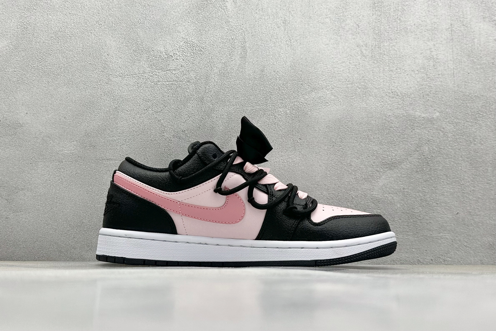  终端放店
FS版 Air Jordan 1 Retro Low 芝芝莓莓 蝴蝶结 黑粉
官方同步新色 