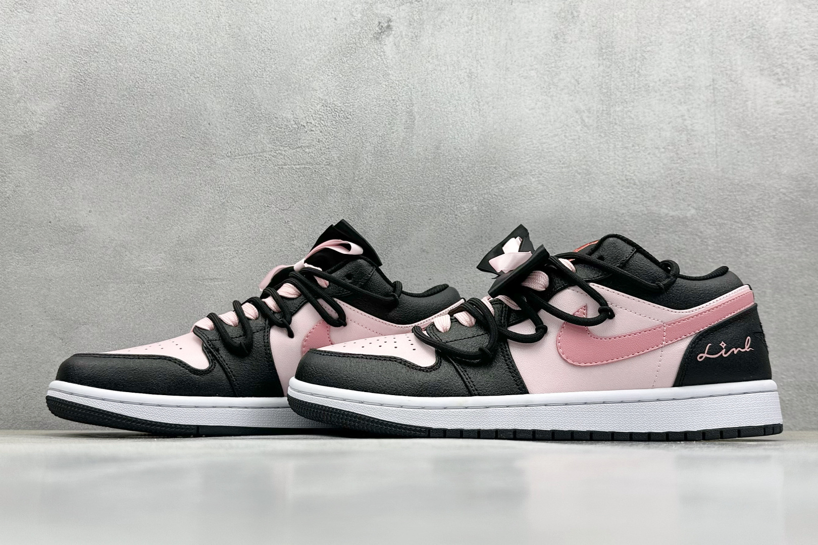  终端放店
FS版 Air Jordan 1 Retro Low 芝芝莓莓 蝴蝶结 黑粉
官方同步新色 
