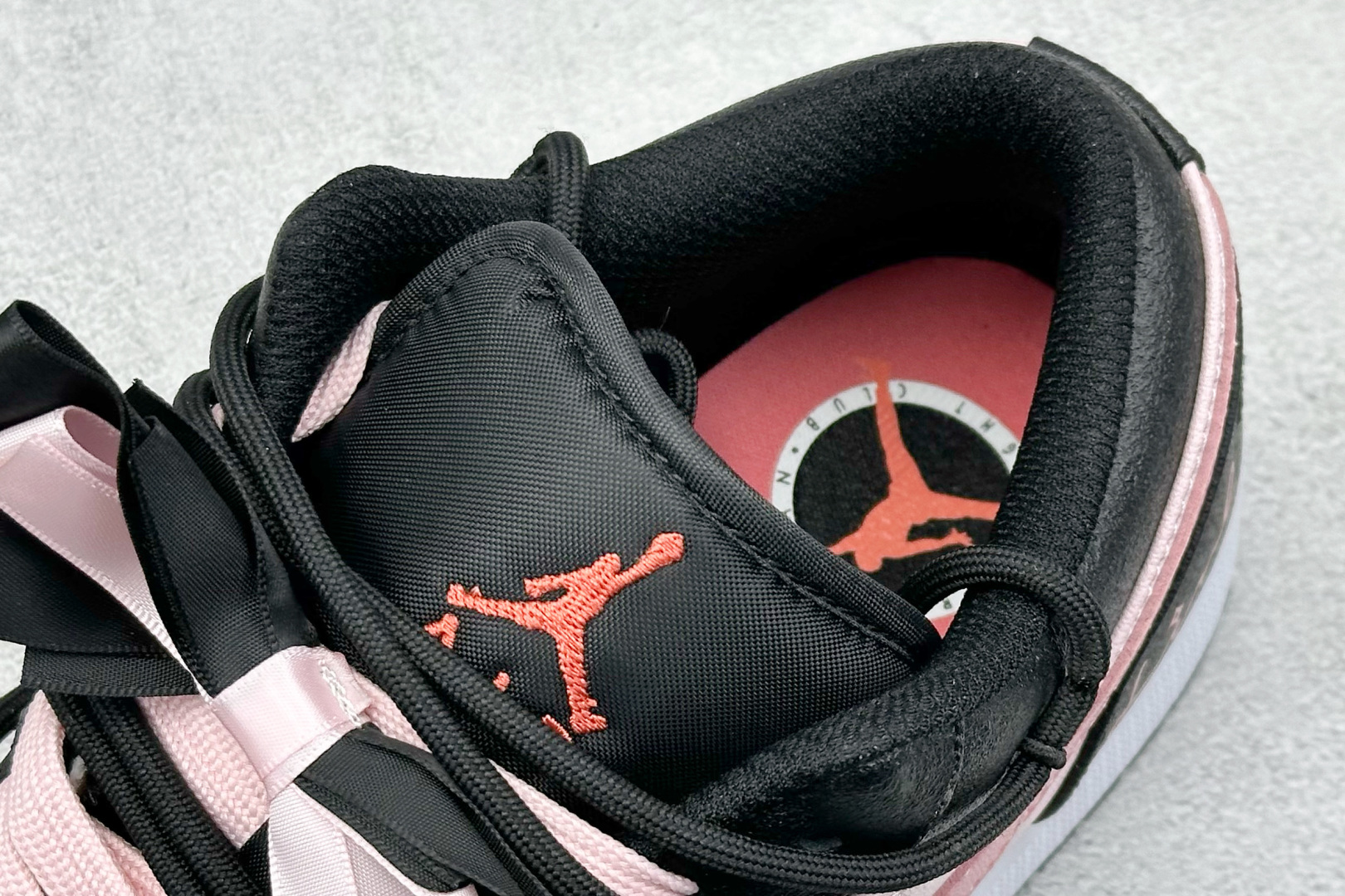  终端放店
FS版 Air Jordan 1 Retro Low 芝芝莓莓 蝴蝶结 黑粉
官方同步新色 