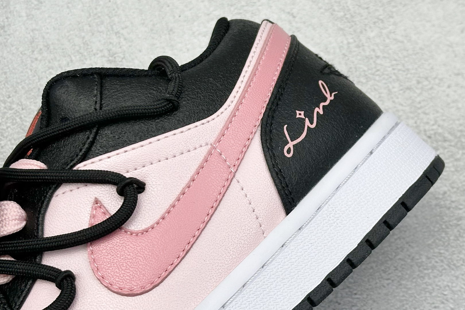  终端放店
FS版 Air Jordan 1 Retro Low 芝芝莓莓 蝴蝶结 黑粉
官方同步新色 
