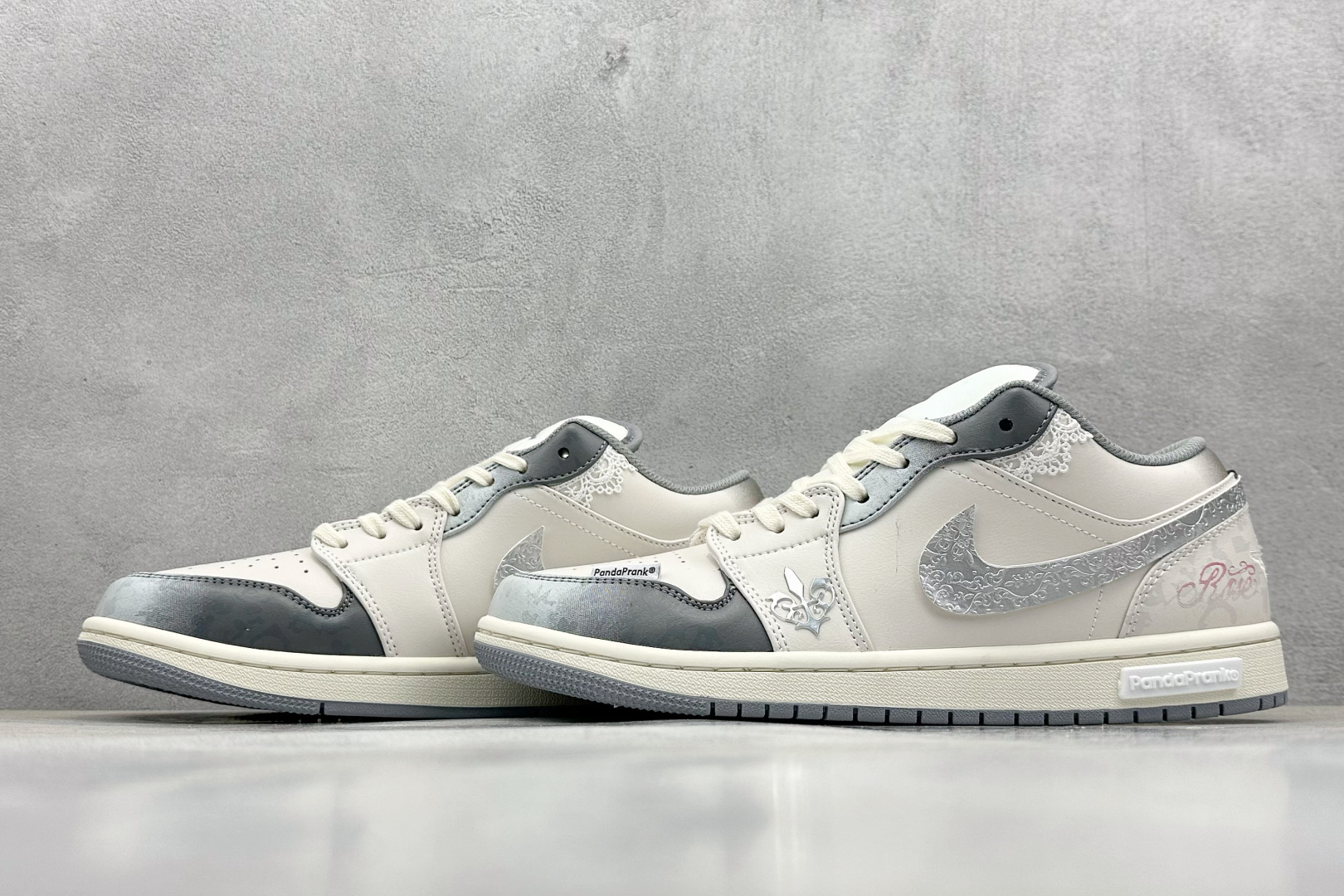  终端放店
FS版 Air Jordan 1 Low 熊猫恶作剧 摩登薇境 格雷系 坚毅之花
官方同步新