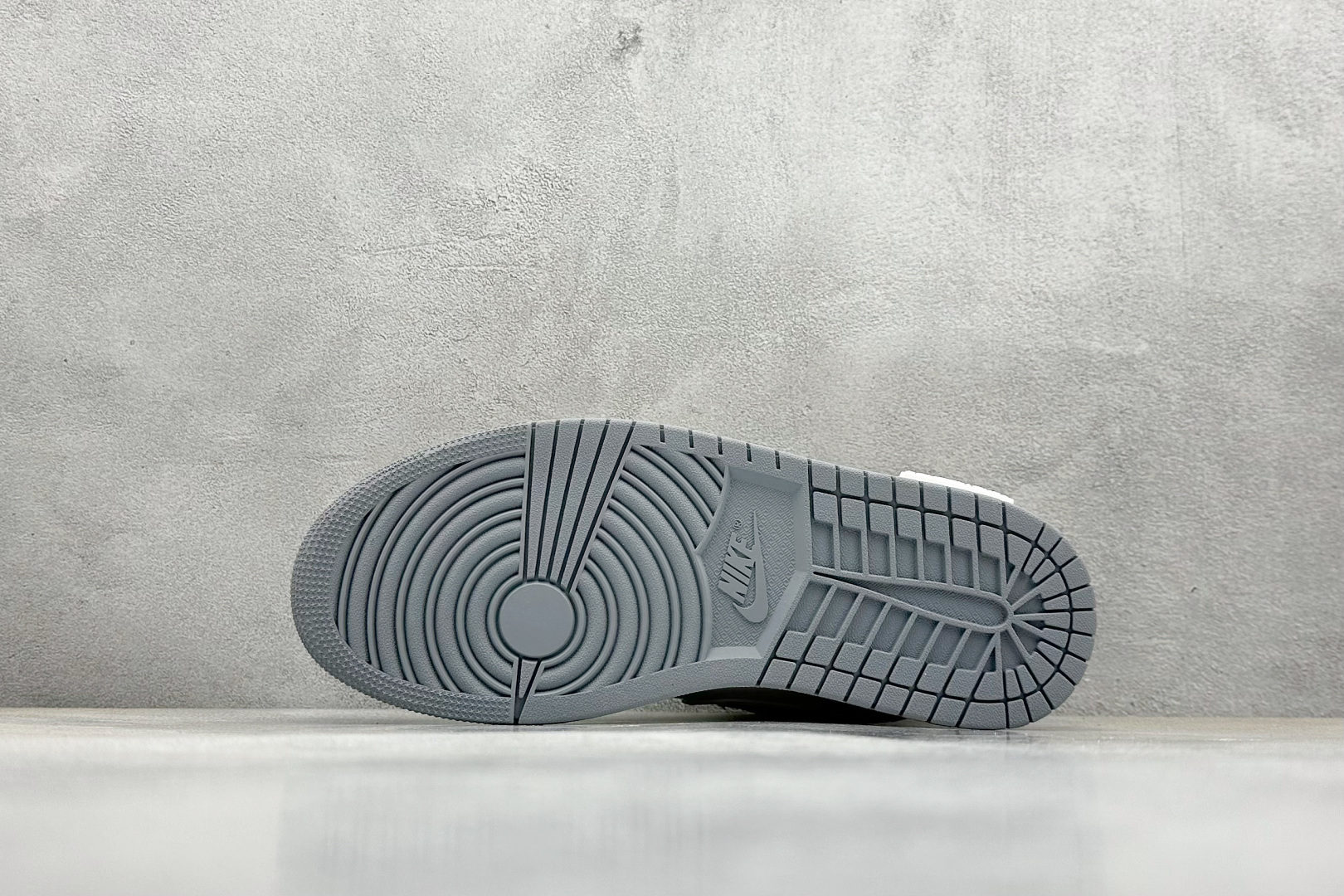  终端放店
FS版 Air Jordan 1 Low 熊猫恶作剧 摩登薇境 格雷系 坚毅之花
官方同步新