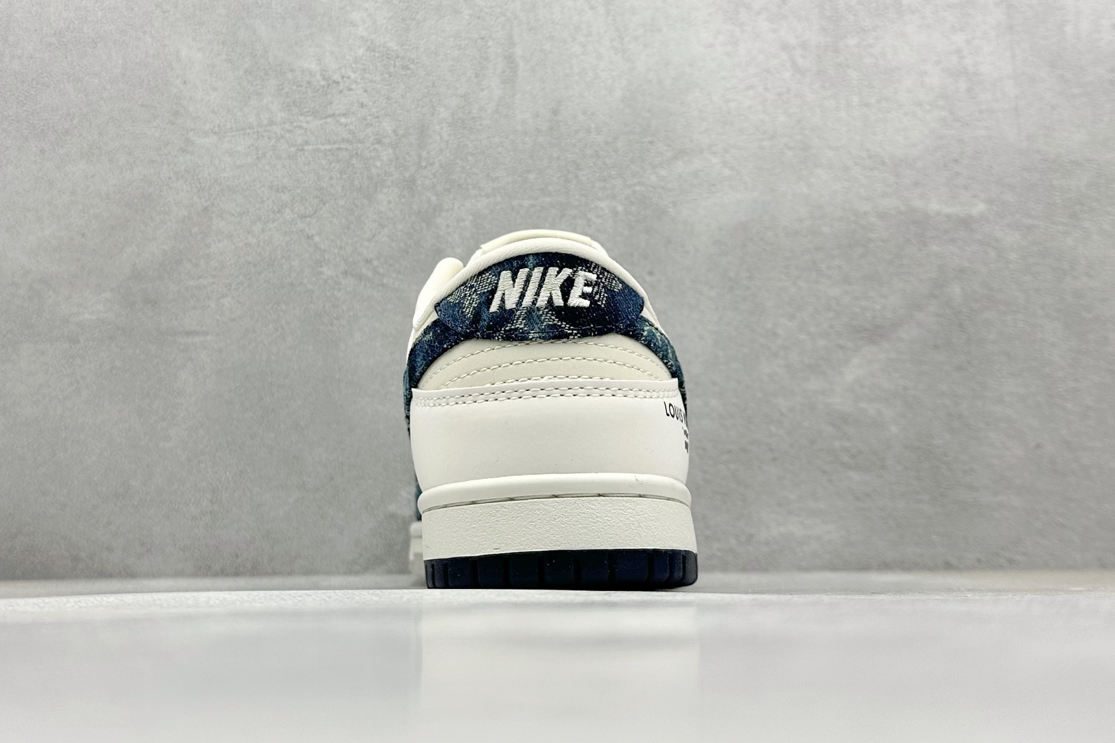  终端放店
SC版 Nike SB Dunk Low LV联名 深蓝牛仔 周年高端定制 低帮休闲板鞋
#