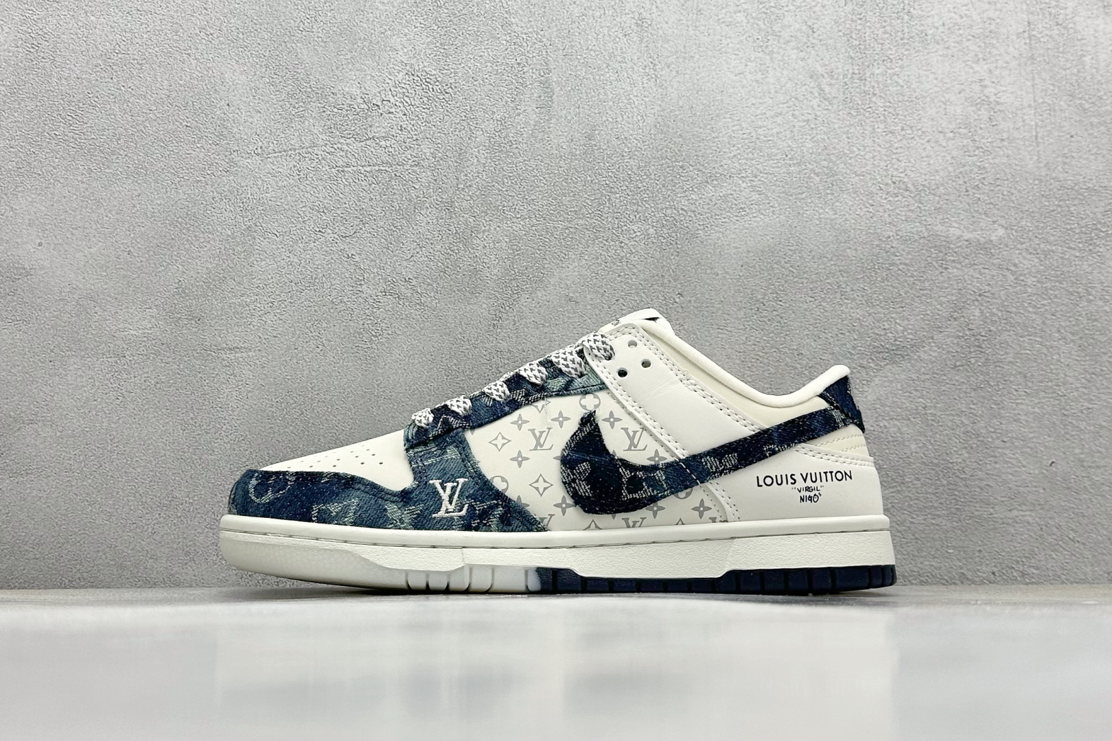  终端放店
SC版 Nike SB Dunk Low LV联名 深蓝牛仔 周年高端定制 低帮休闲板鞋
#
