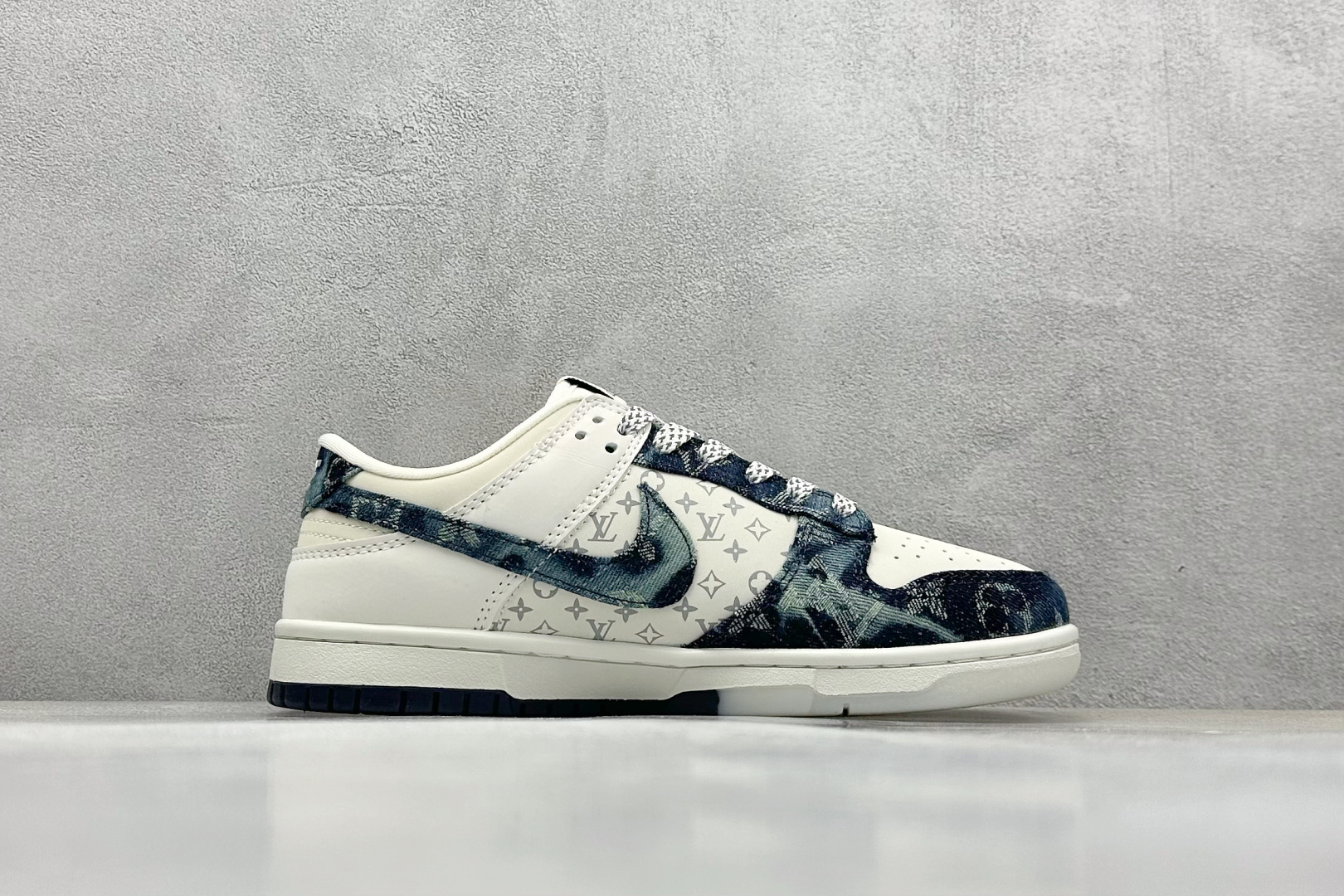  终端放店
SC版 Nike SB Dunk Low LV联名 深蓝牛仔 周年高端定制 低帮休闲板鞋
#
