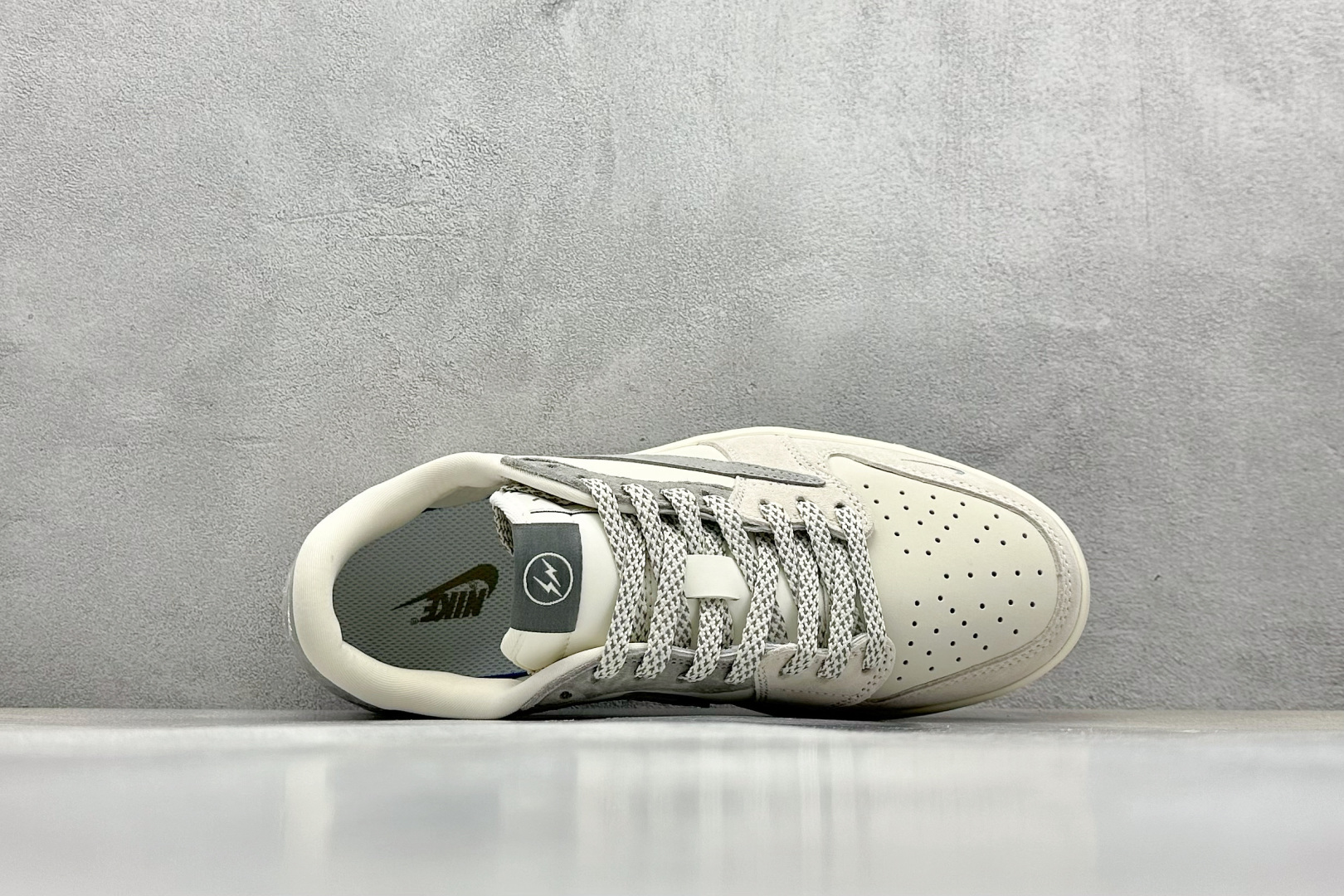 终端放店
XC版 Travis Scott x Nike Air Jordan 1 Low x Fra