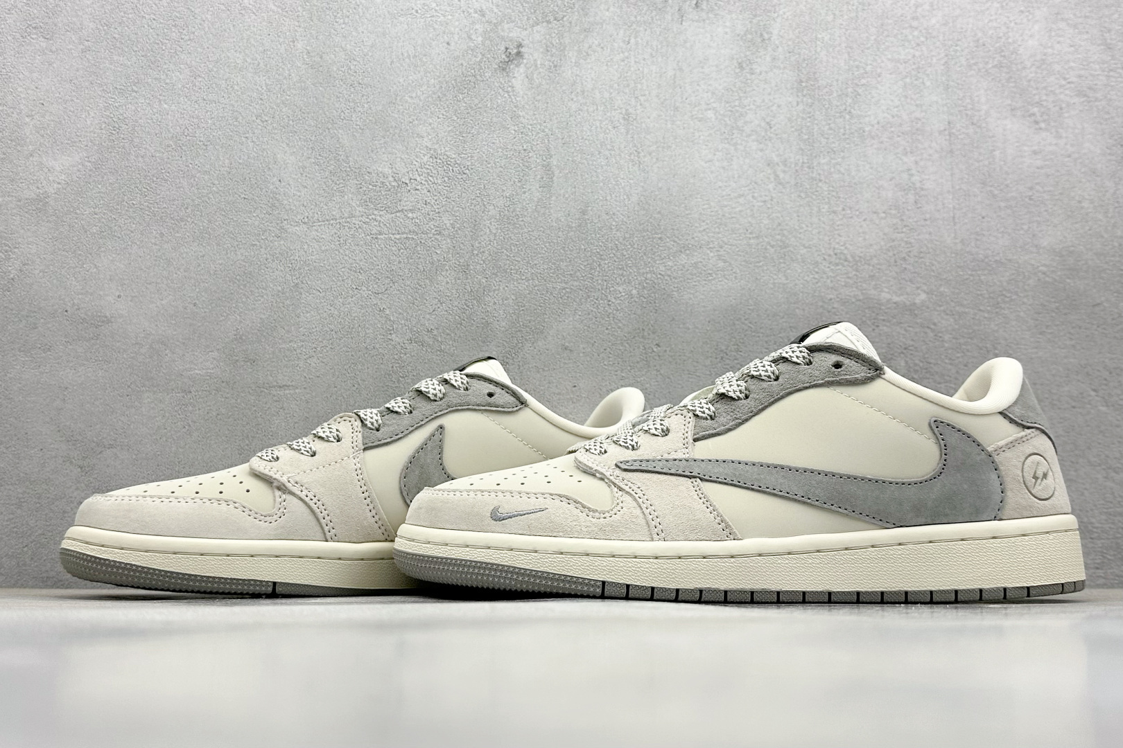 终端放店
XC版 Travis Scott x Nike Air Jordan 1 Low x Fra