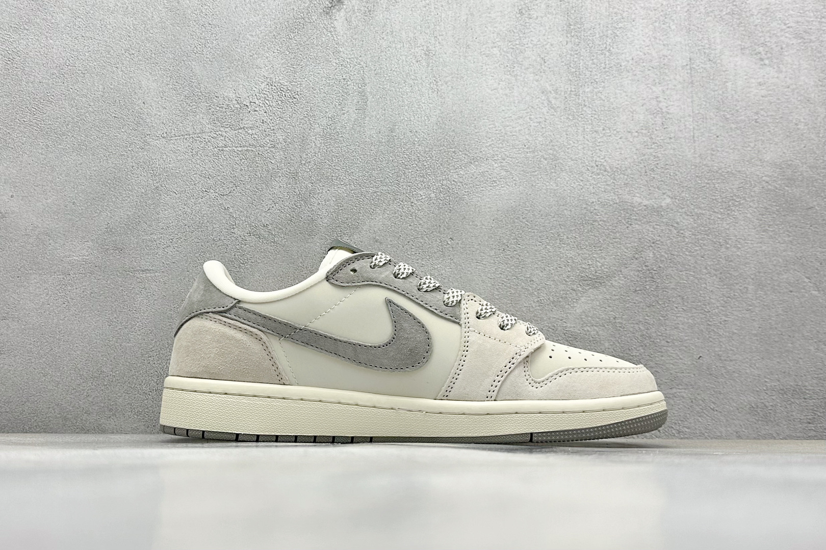 终端放店
XC版 Travis Scott x Nike Air Jordan 1 Low x Fra