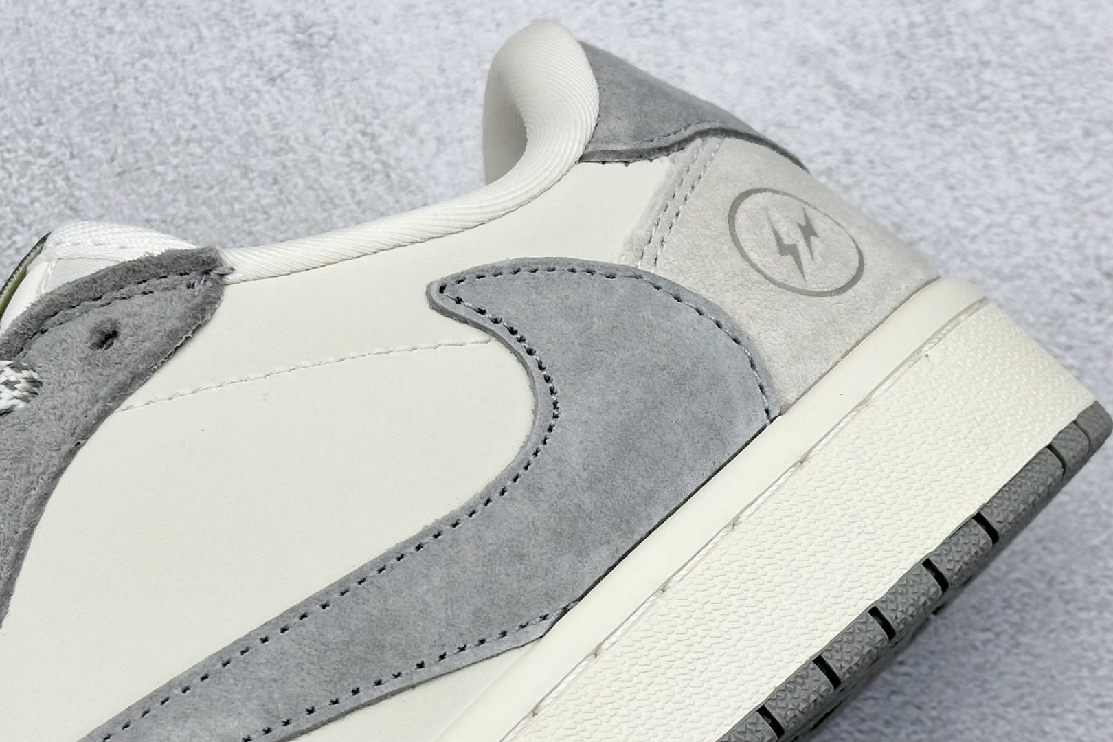 终端放店
XC版 Travis Scott x Nike Air Jordan 1 Low x Fra