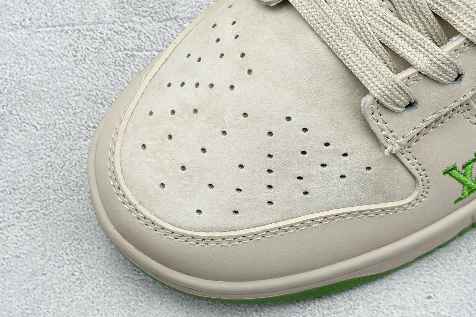  终端放店
XC版 Nk SB Dunk Low LV联名-绿野仙踪 周年高端定制 低帮休闲板鞋
#定