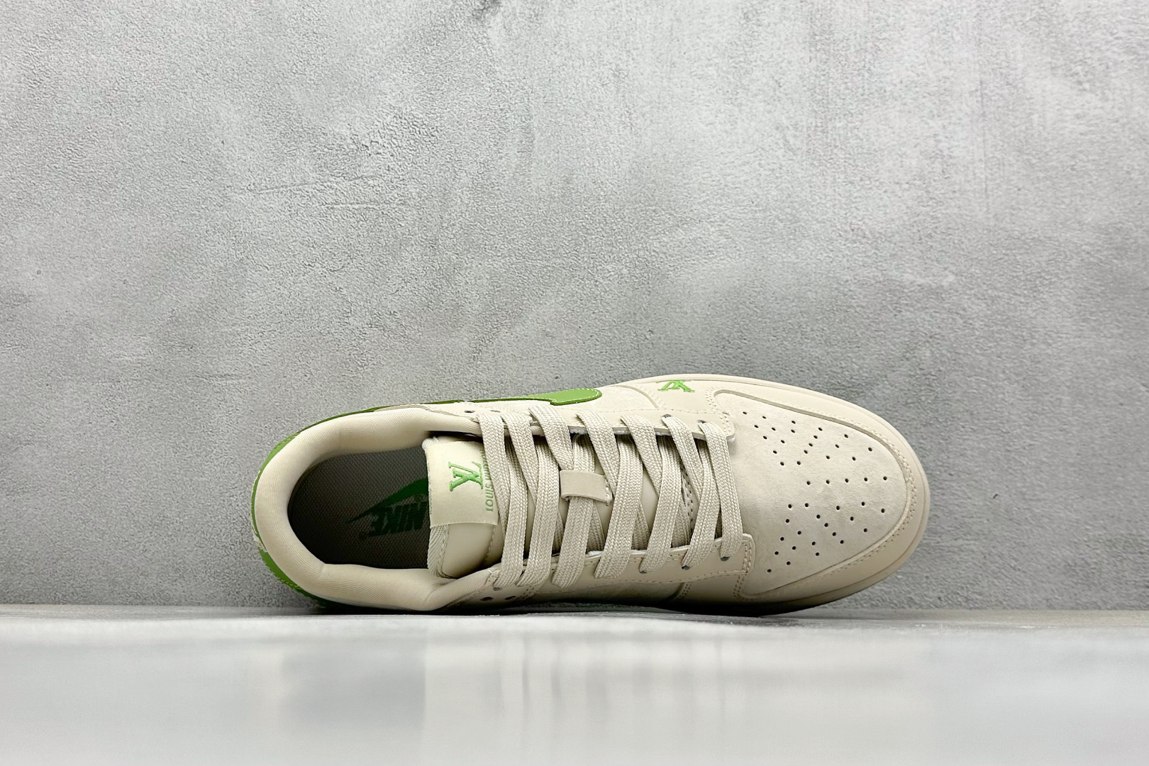  终端放店
XC版 Nk SB Dunk Low LV联名-绿野仙踪 周年高端定制 低帮休闲板鞋
#定