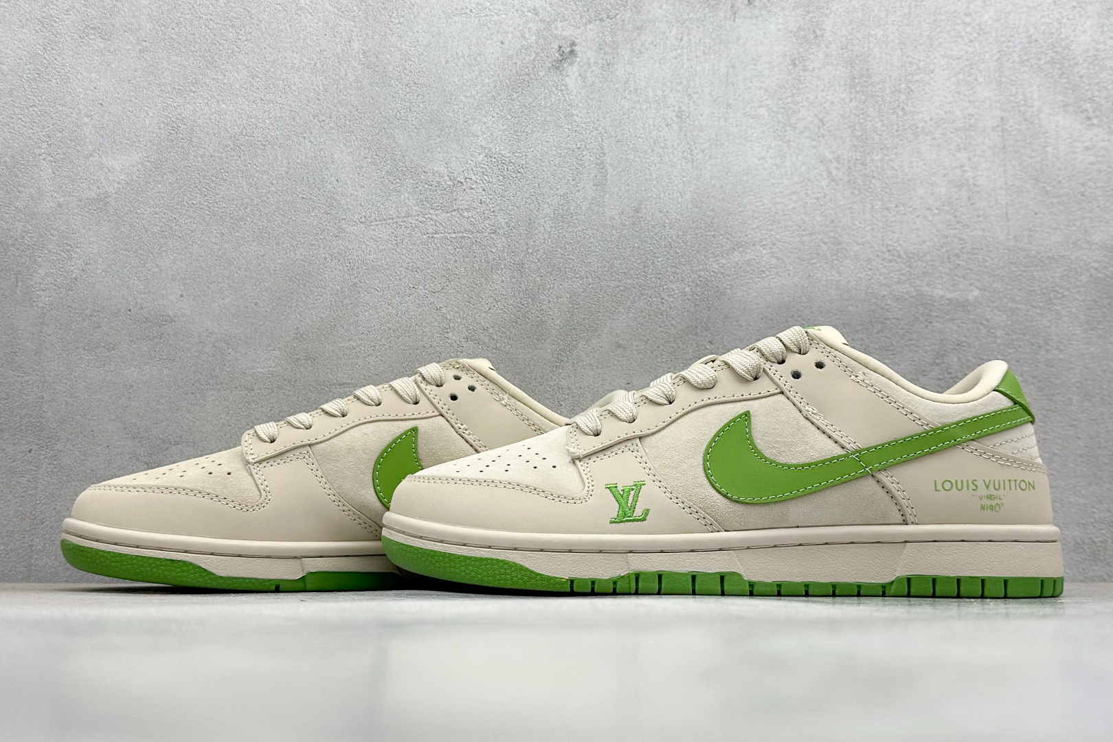  终端放店
XC版 Nk SB Dunk Low LV联名-绿野仙踪 周年高端定制 低帮休闲板鞋
#定
