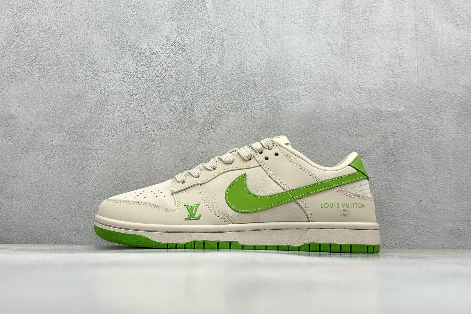  终端放店
XC版 Nk SB Dunk Low LV联名-绿野仙踪 周年高端定制 低帮休闲板鞋
#定