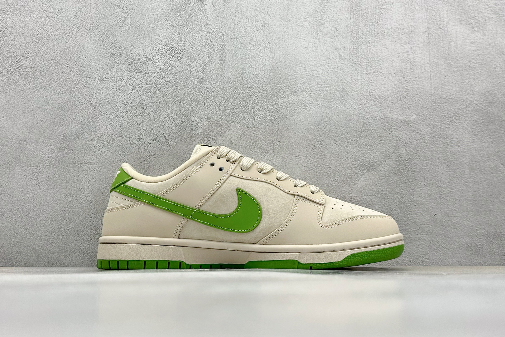  终端放店
XC版 Nk SB Dunk Low LV联名-绿野仙踪 周年高端定制 低帮休闲板鞋
#定