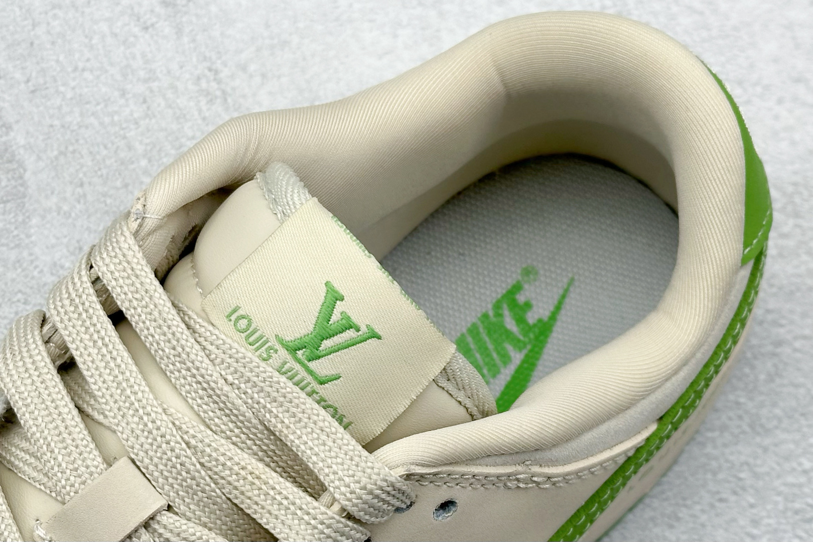  终端放店
XC版 Nk SB Dunk Low LV联名-绿野仙踪 周年高端定制 低帮休闲板鞋
#定