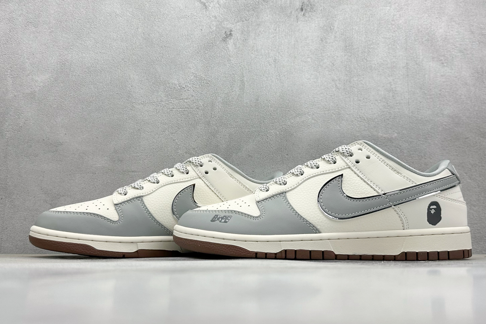  终端放店
XC版 Nike SB Dunk Low Bape联名 米灰棕底 周年高端定制 低帮休闲板鞋