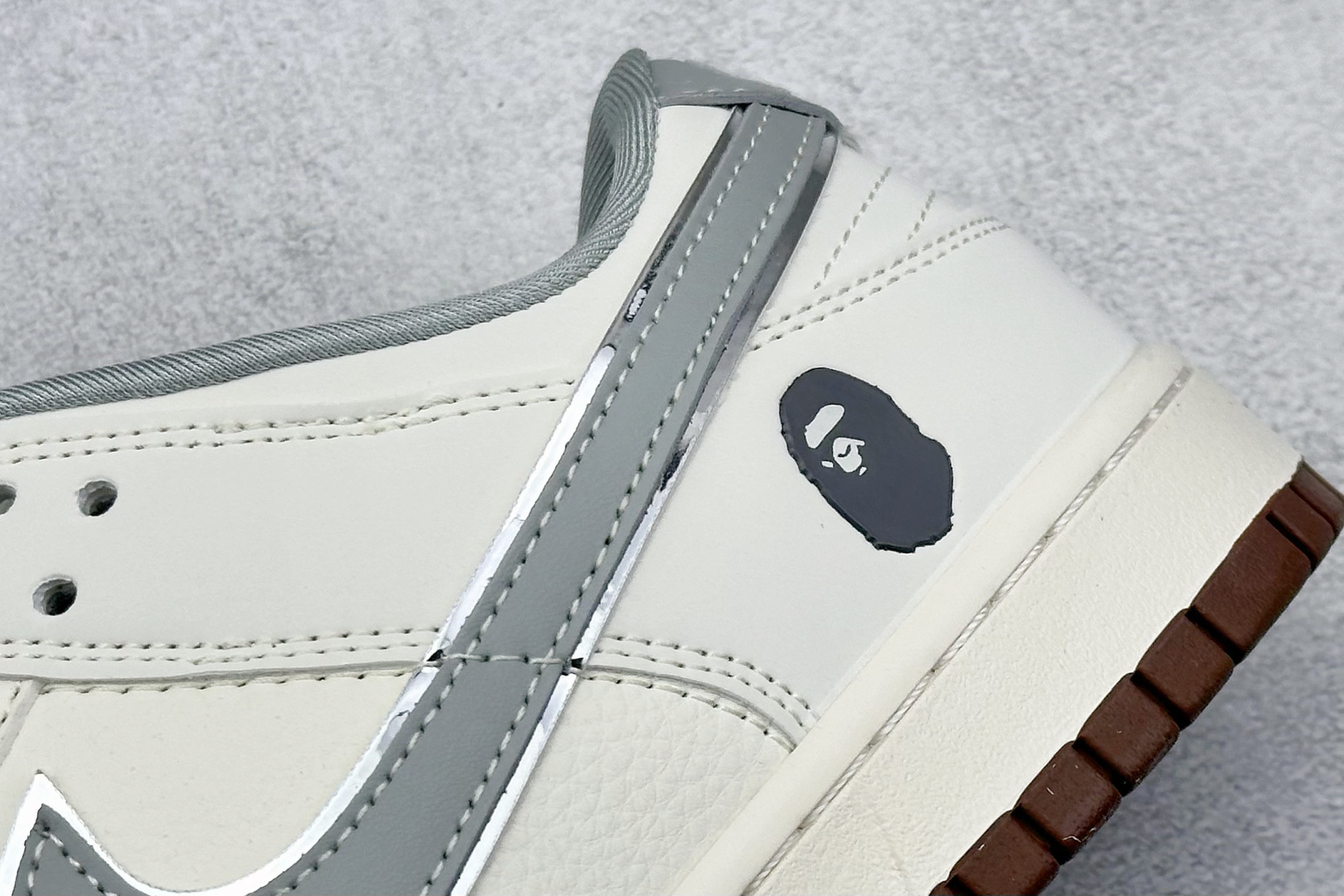  终端放店
XC版 Nike SB Dunk Low Bape联名 米灰棕底 周年高端定制 低帮休闲板鞋