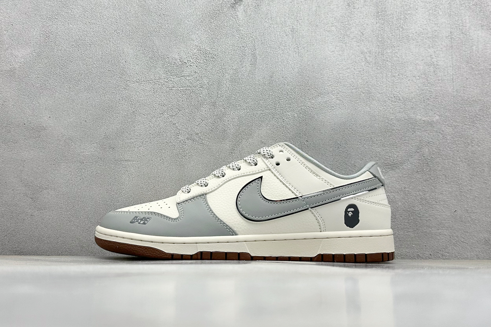  终端放店
XC版 Nike SB Dunk Low Bape联名 米灰棕底 周年高端定制 低帮休闲板鞋