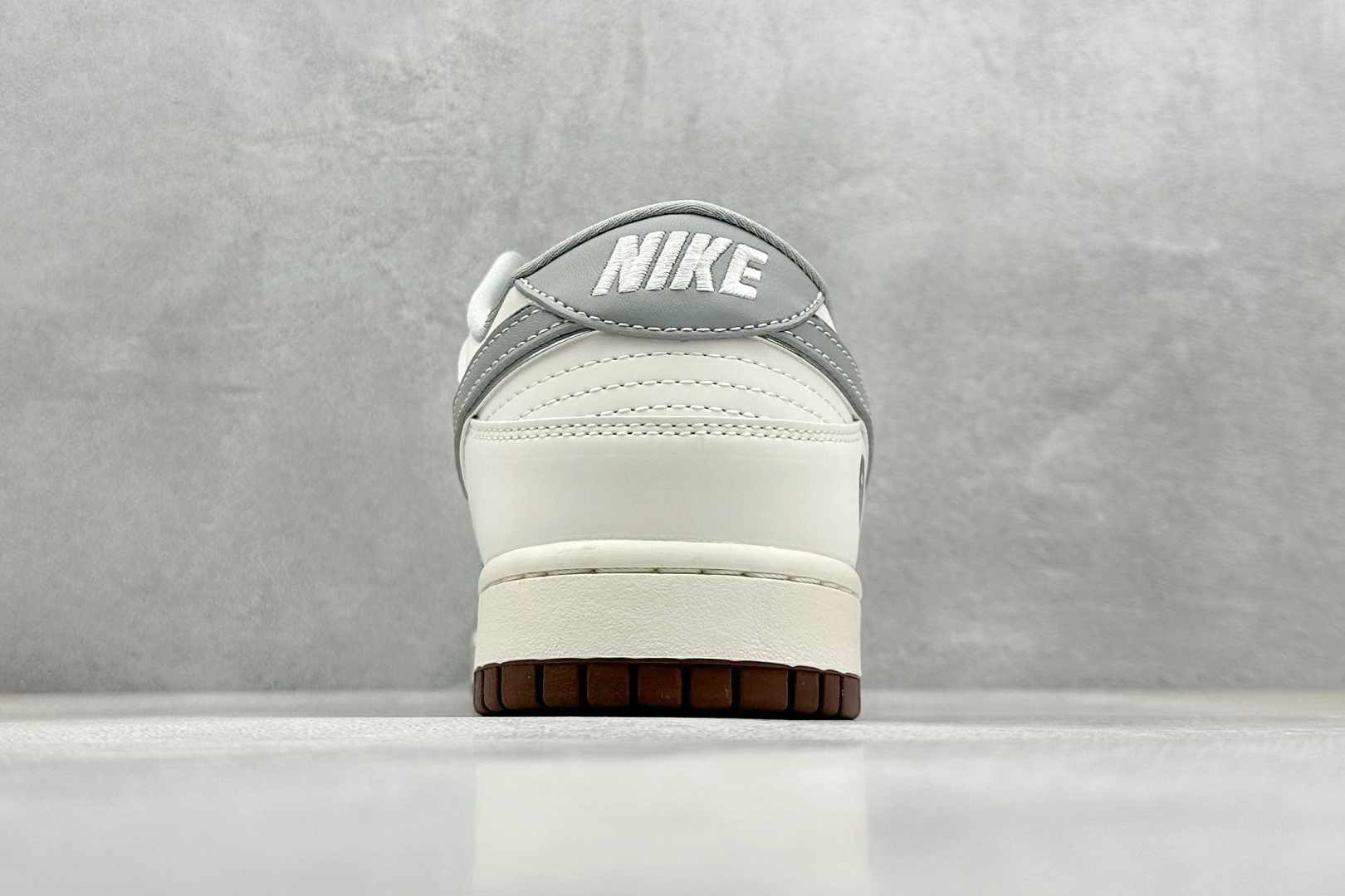  终端放店
XC版 Nike SB Dunk Low Bape联名 米灰棕底 周年高端定制 低帮休闲板鞋