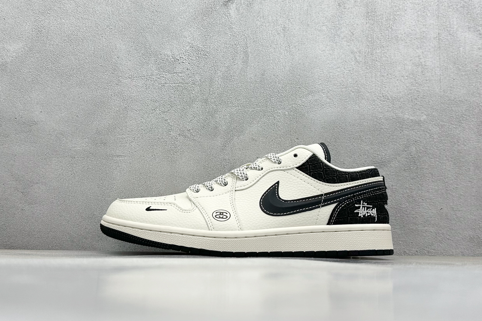  终端放店
XC版 Air Jordan 1 Low AJ1 乔1 斯图西 米黑帆布 高端定制 低帮复古