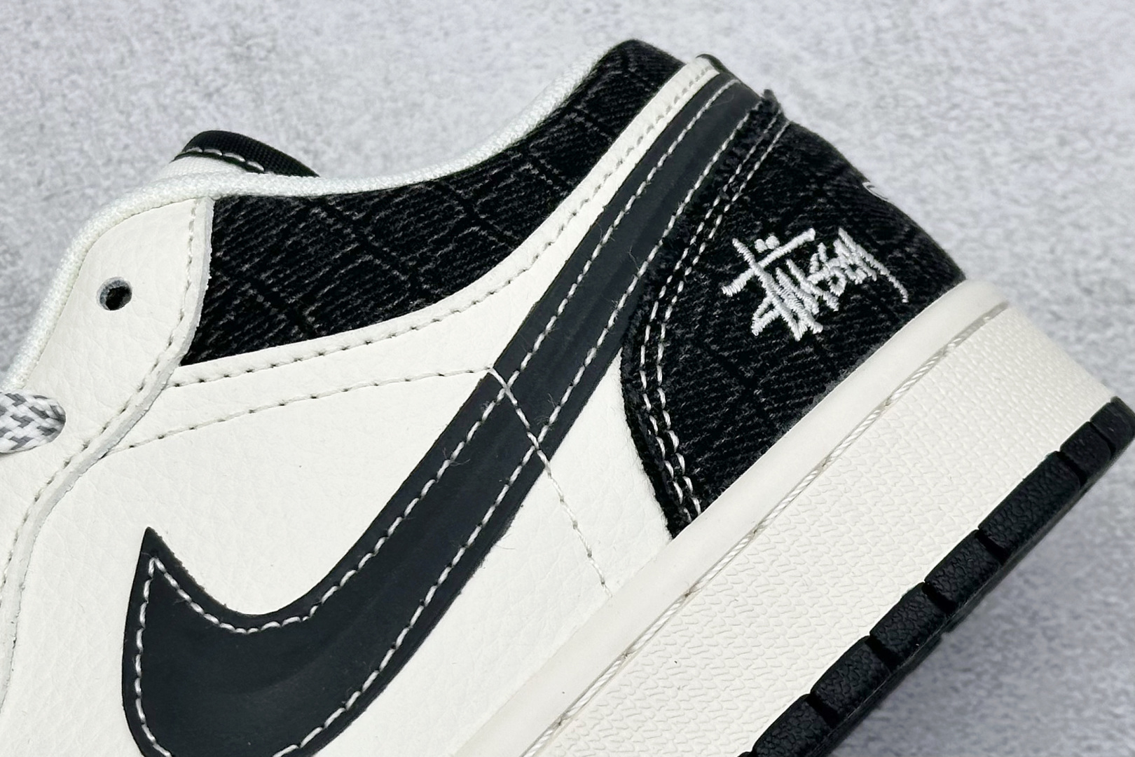  终端放店
XC版 Air Jordan 1 Low AJ1 乔1 斯图西 米黑帆布 高端定制 低帮复古