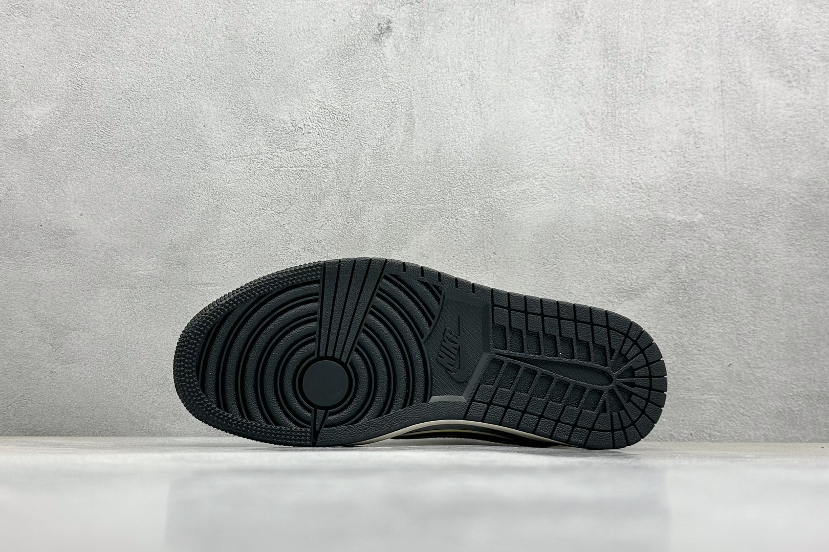 终端放店
XC版 Travis Scott x Fragment Design x Air Jorda