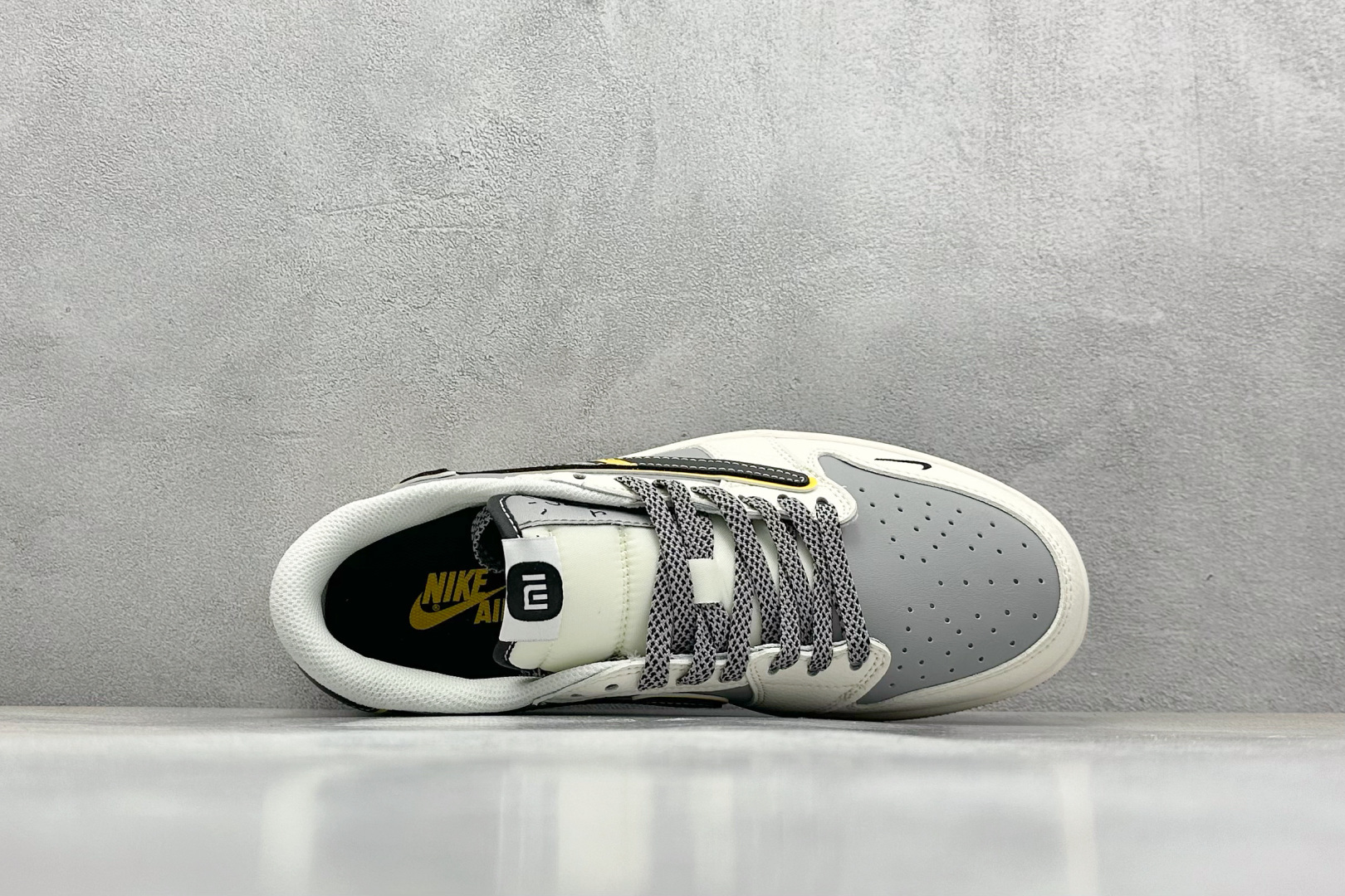 终端放店
XC版 Travis Scott x Fragment Design x Air Jorda
