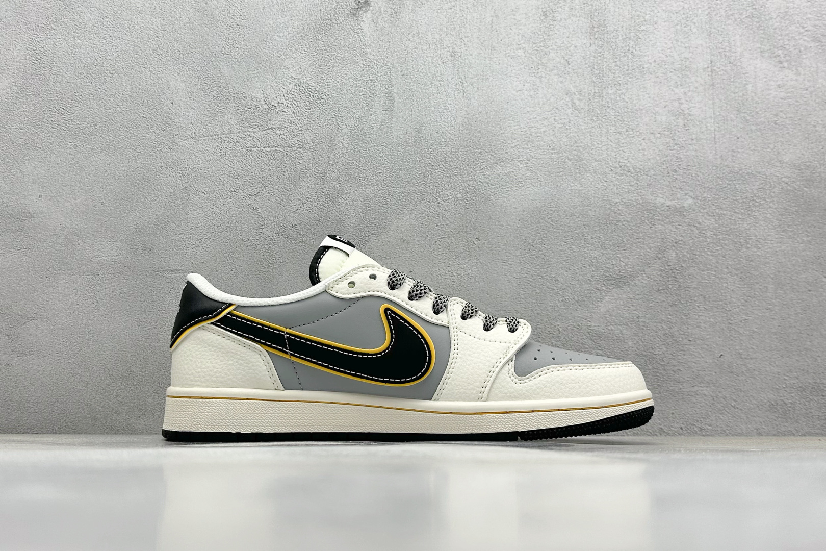 终端放店
XC版 Travis Scott x Fragment Design x Air Jorda