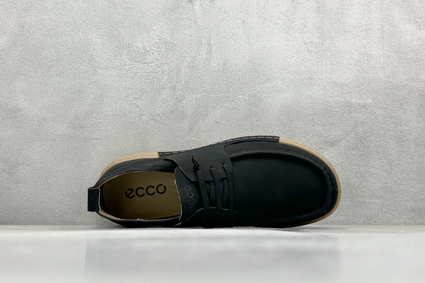  
Ecco 爱步 AT.KOLLEKTIVE系列2025年夏季新款百搭休闲一脚蹬袋鼠鞋
#鞋面采用甄