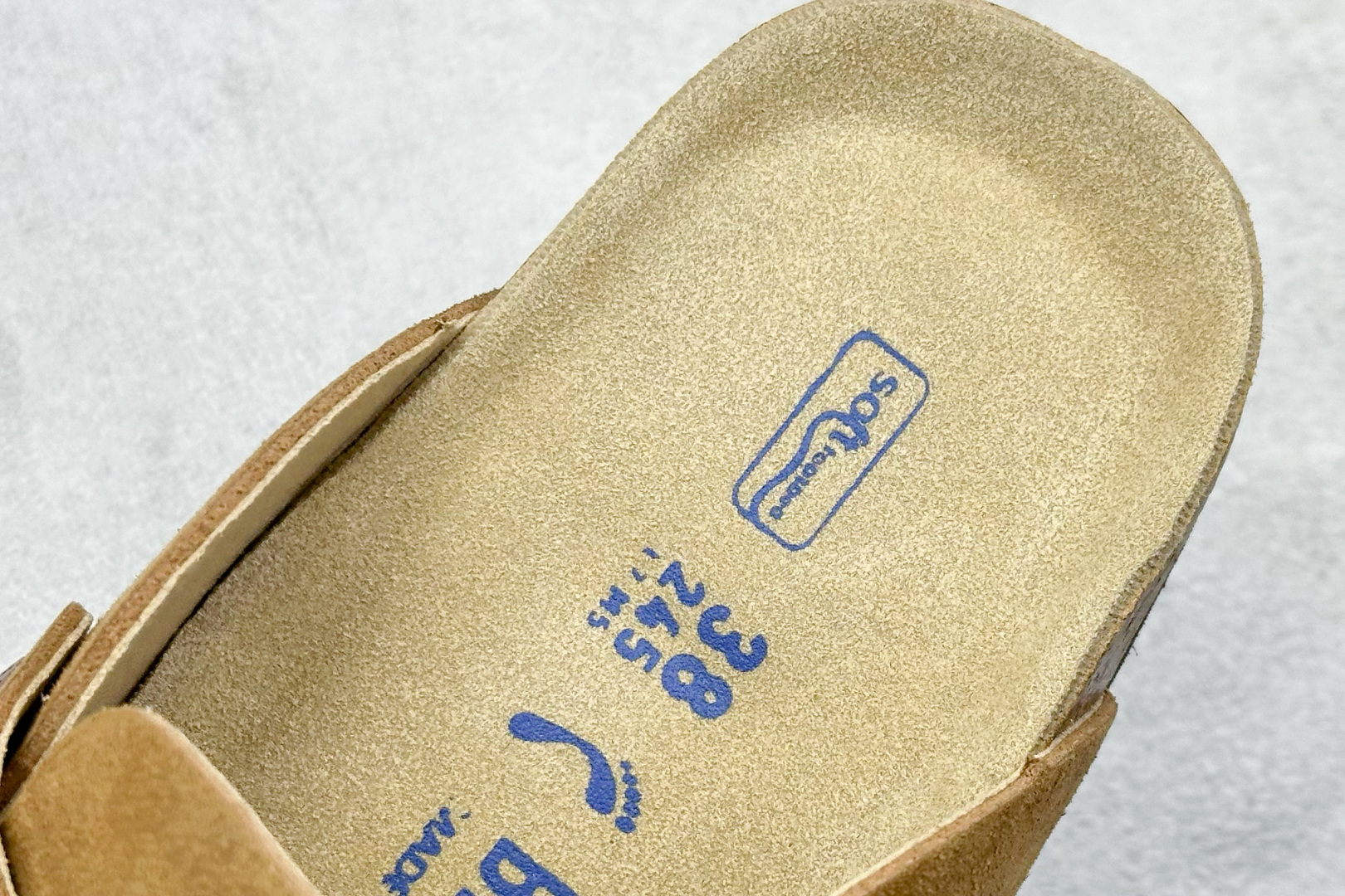  
Birkenstock  博肯 半托系列 #广东原产 采用质地柔软牛皮绒面革植入鞋垫和里衬材质 #中