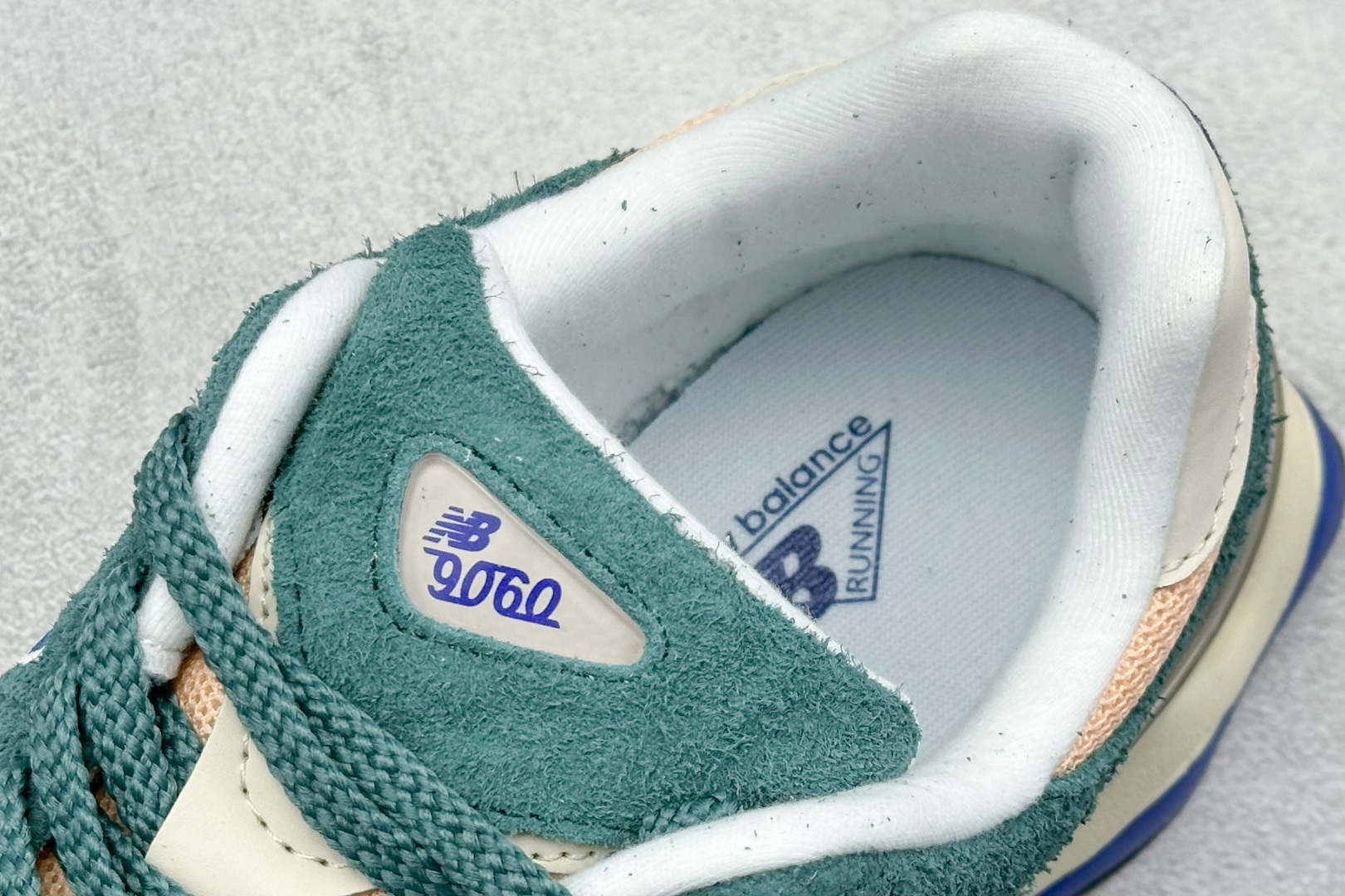  
New Balance NB9060系列 复古休闲运动慢跑鞋
#鞋款灵感源自设计师本人对夏日的怀日