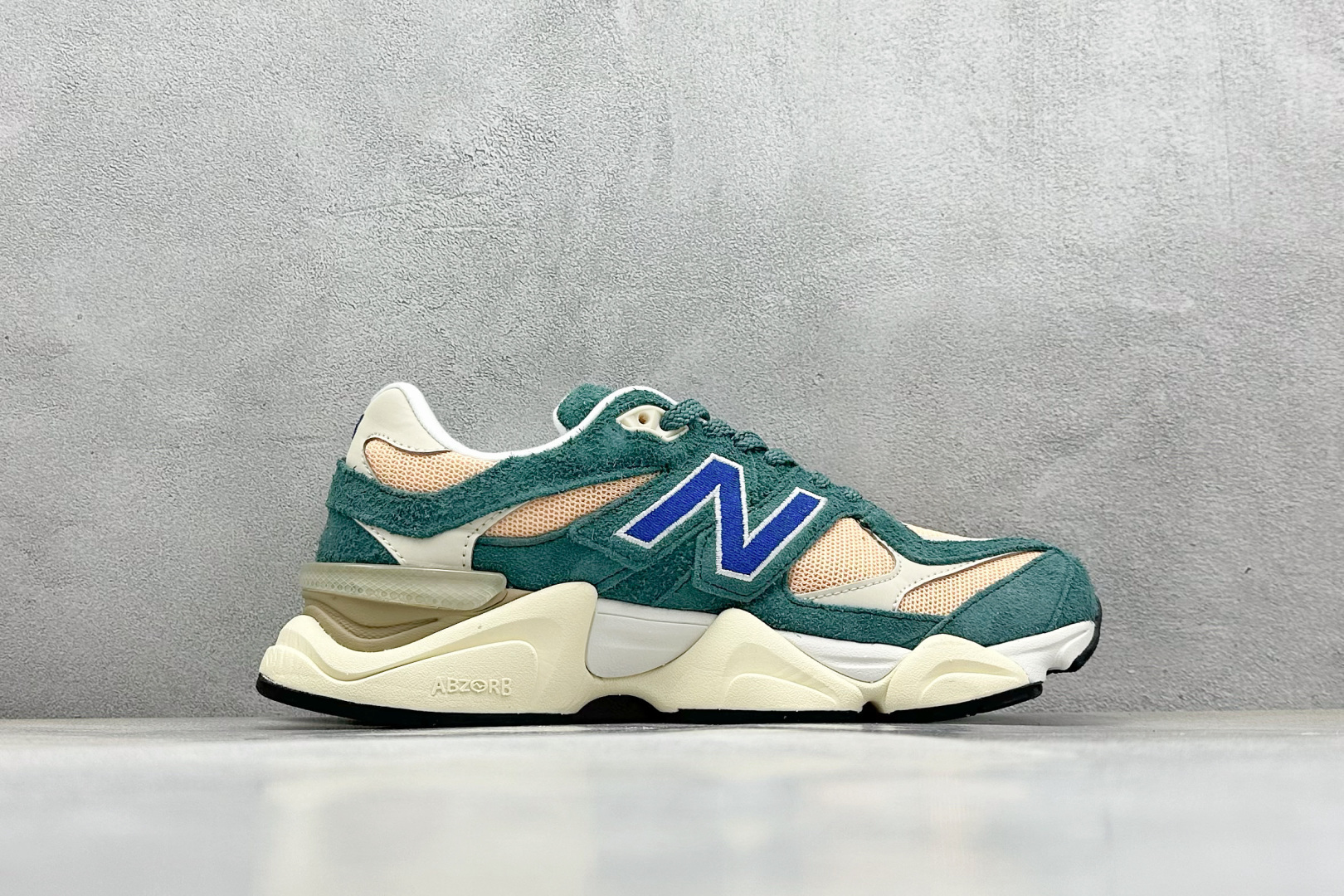  
New Balance NB9060系列 复古休闲运动慢跑鞋
#鞋款灵感源自设计师本人对夏日的怀日