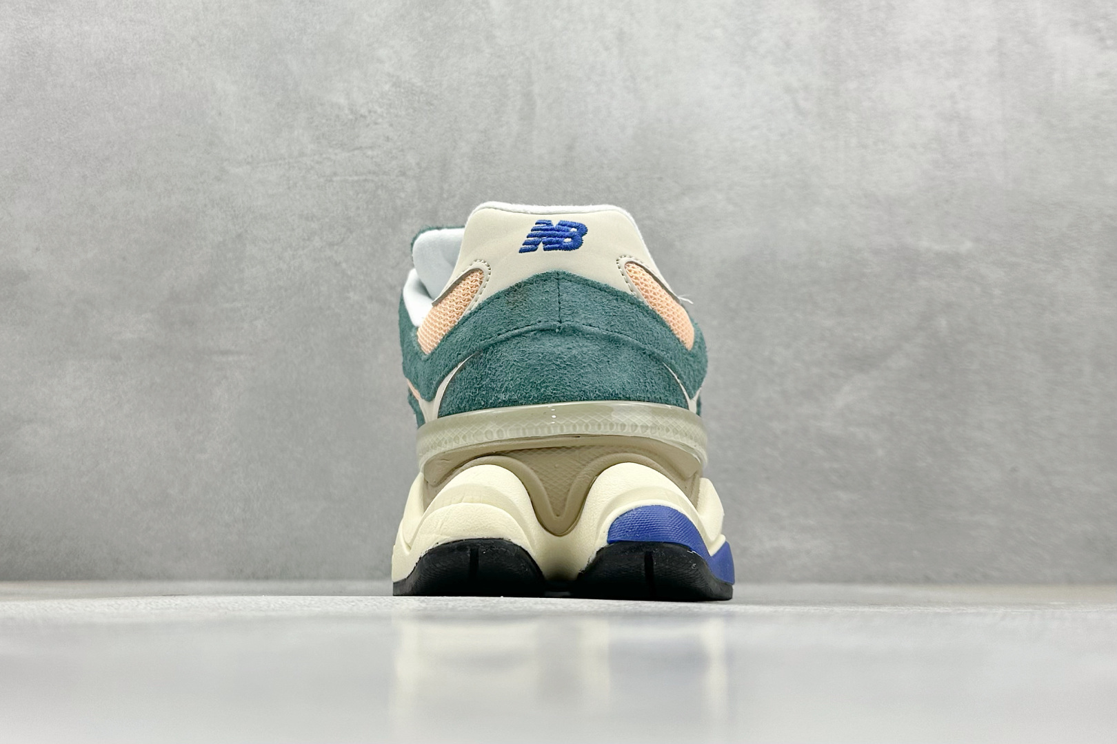  
New Balance NB9060系列 复古休闲运动慢跑鞋
#鞋款灵感源自设计师本人对夏日的怀日
