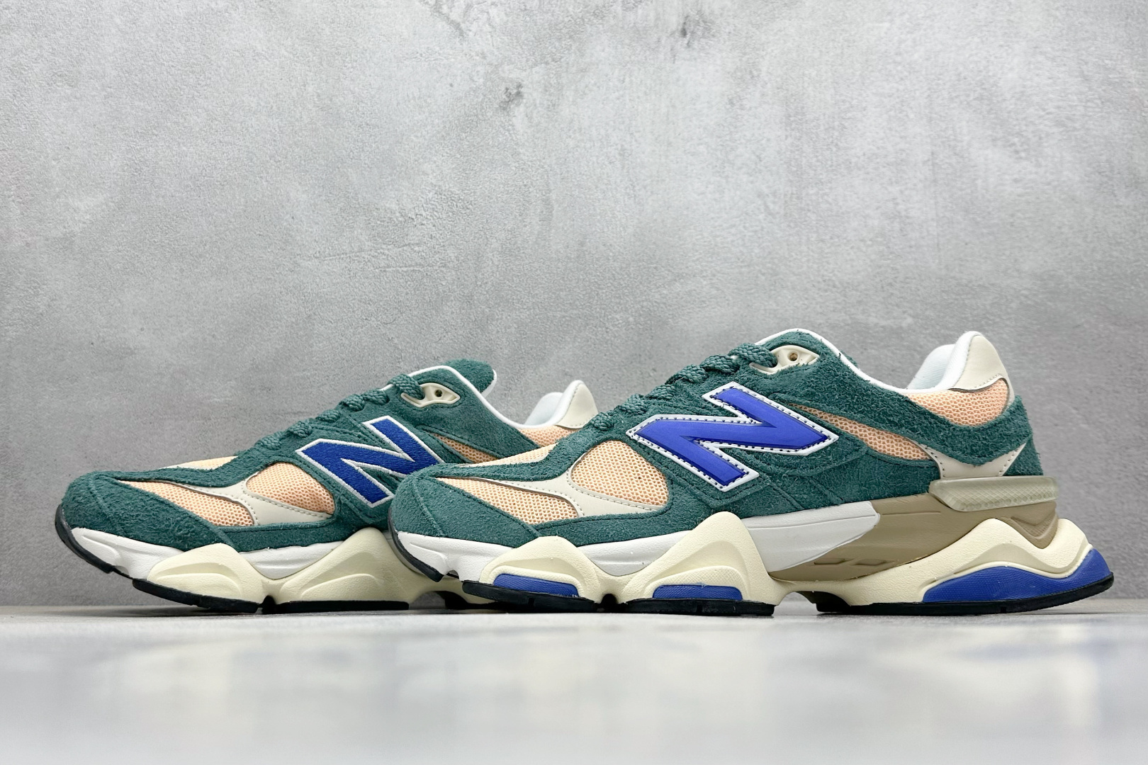  
New Balance NB9060系列 复古休闲运动慢跑鞋
#鞋款灵感源自设计师本人对夏日的怀日
