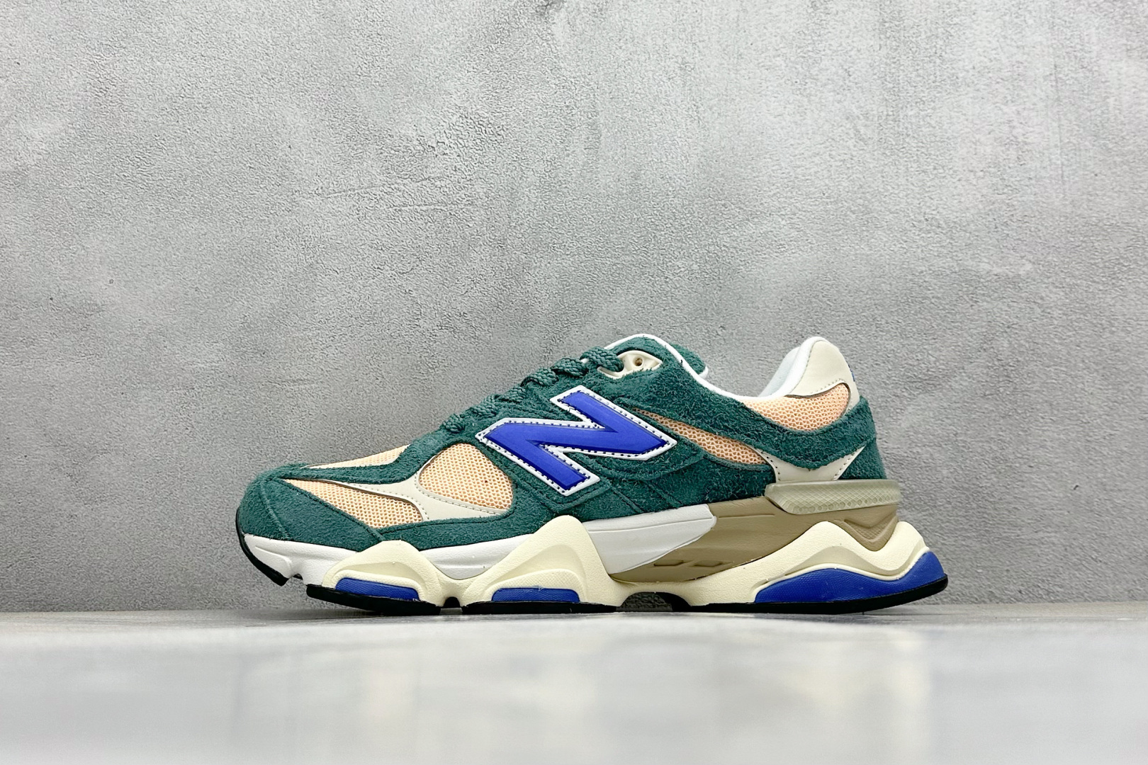  
New Balance NB9060系列 复古休闲运动慢跑鞋
#鞋款灵感源自设计师本人对夏日的怀日