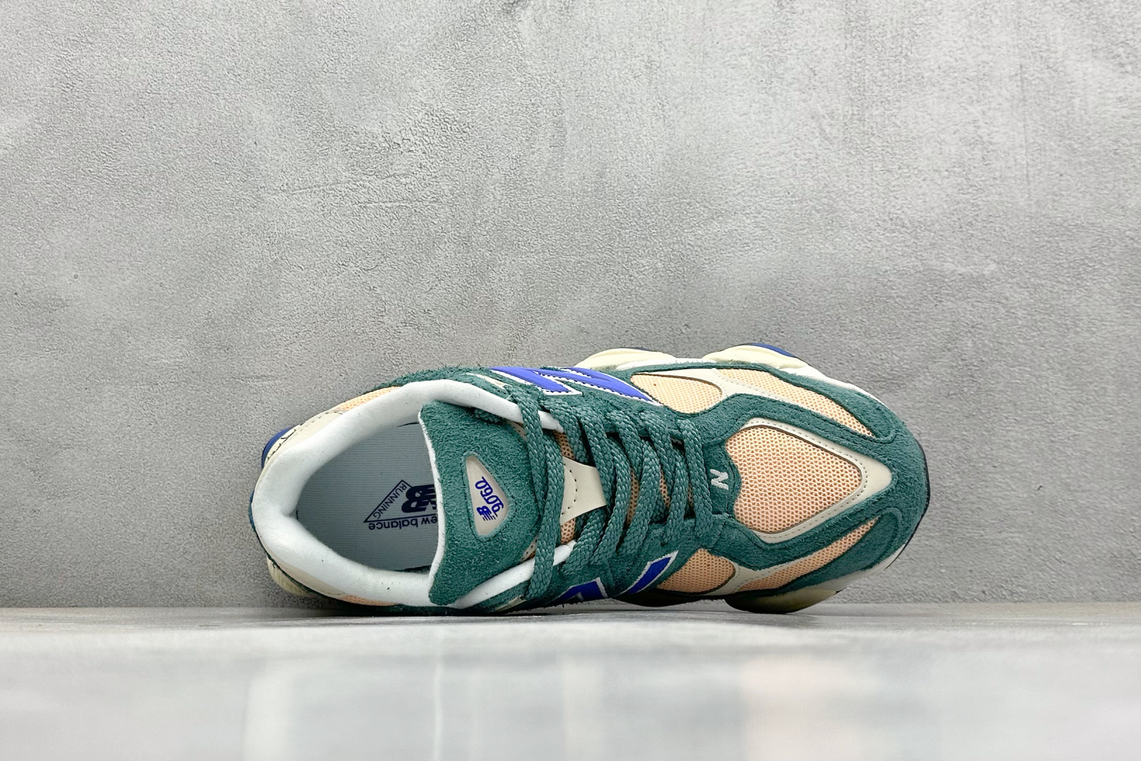  
New Balance NB9060系列 复古休闲运动慢跑鞋
#鞋款灵感源自设计师本人对夏日的怀日