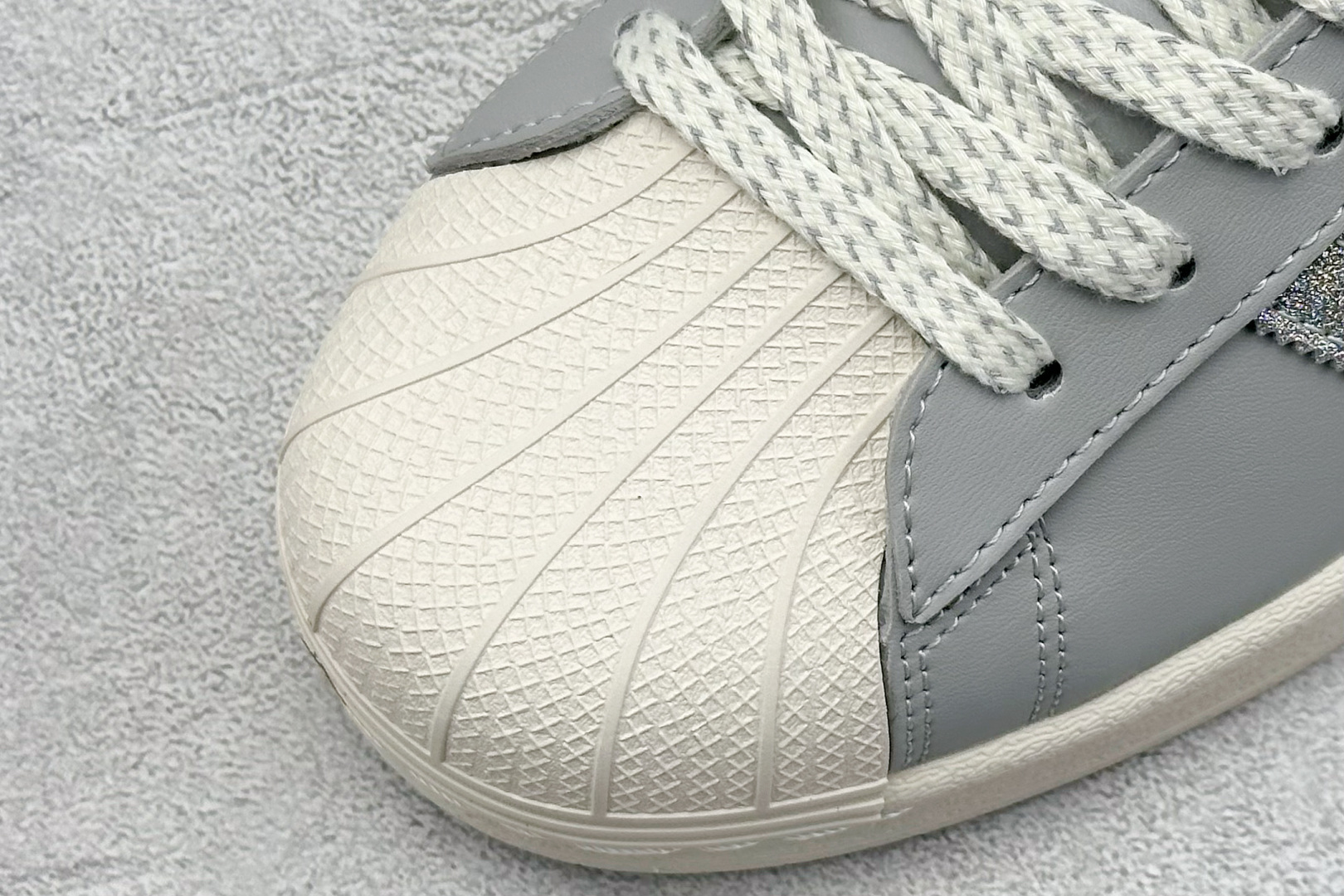 AD Originals Superstar x Supreme 灰白 HD2208