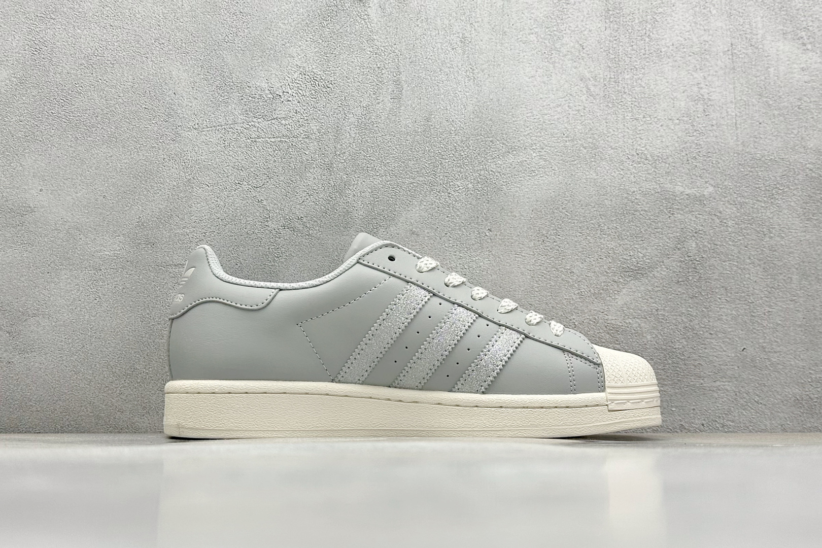 AD Originals Superstar x Supreme 灰白 HD2208