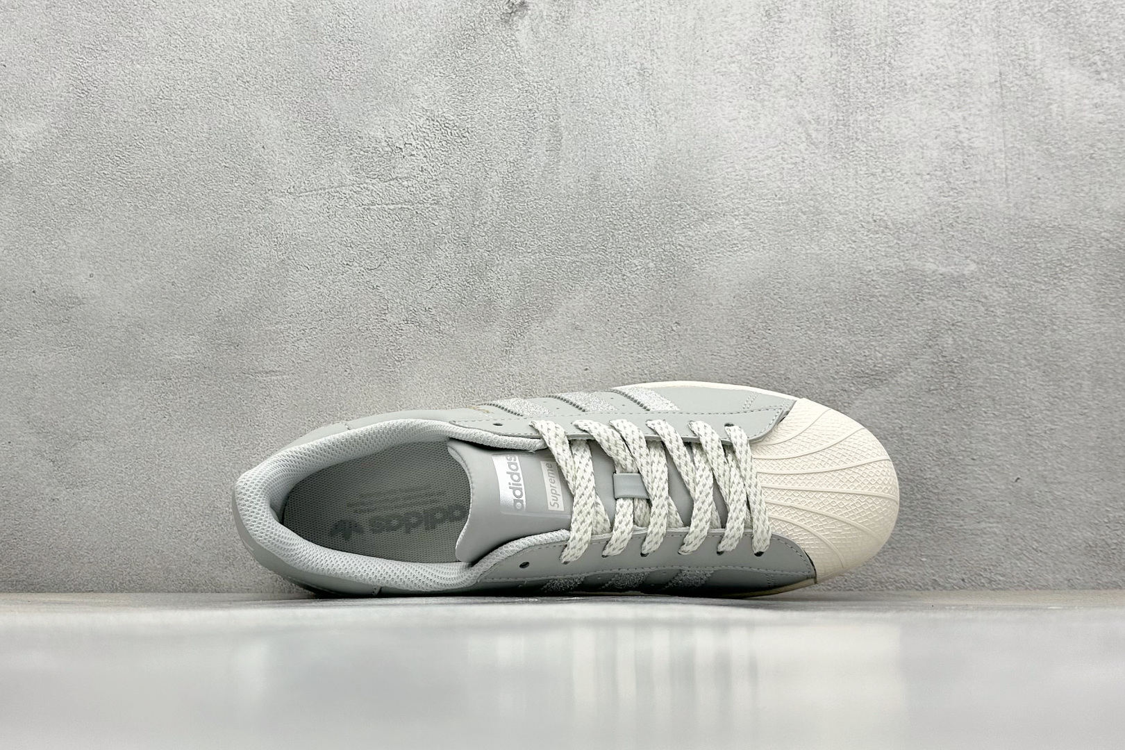 AD Originals Superstar x Supreme 灰白 HD2208