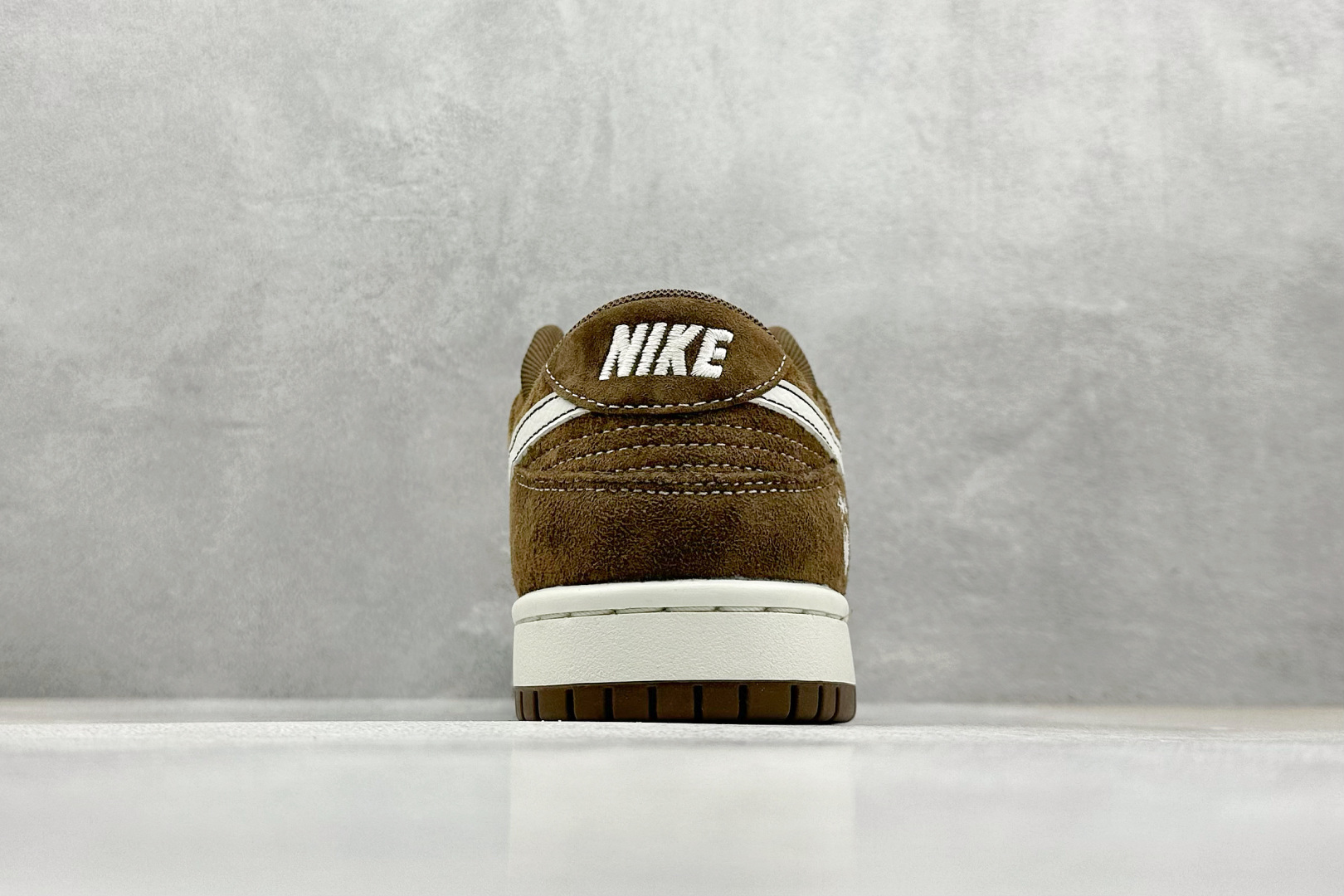  
Nike SB Dunk Low x Stussy 棕米小钩
纯原大厂出品 极力推荐
原装头层材料 