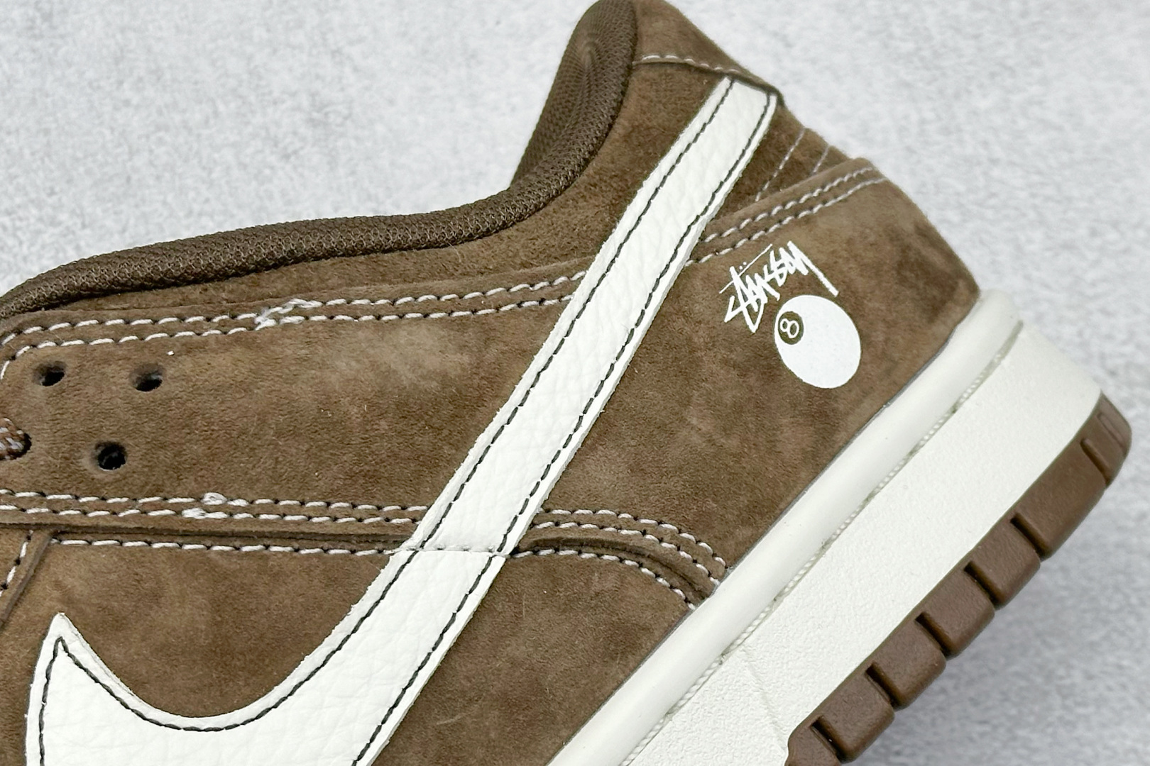  
Nike SB Dunk Low x Stussy 棕米小钩
纯原大厂出品 极力推荐
原装头层材料 
