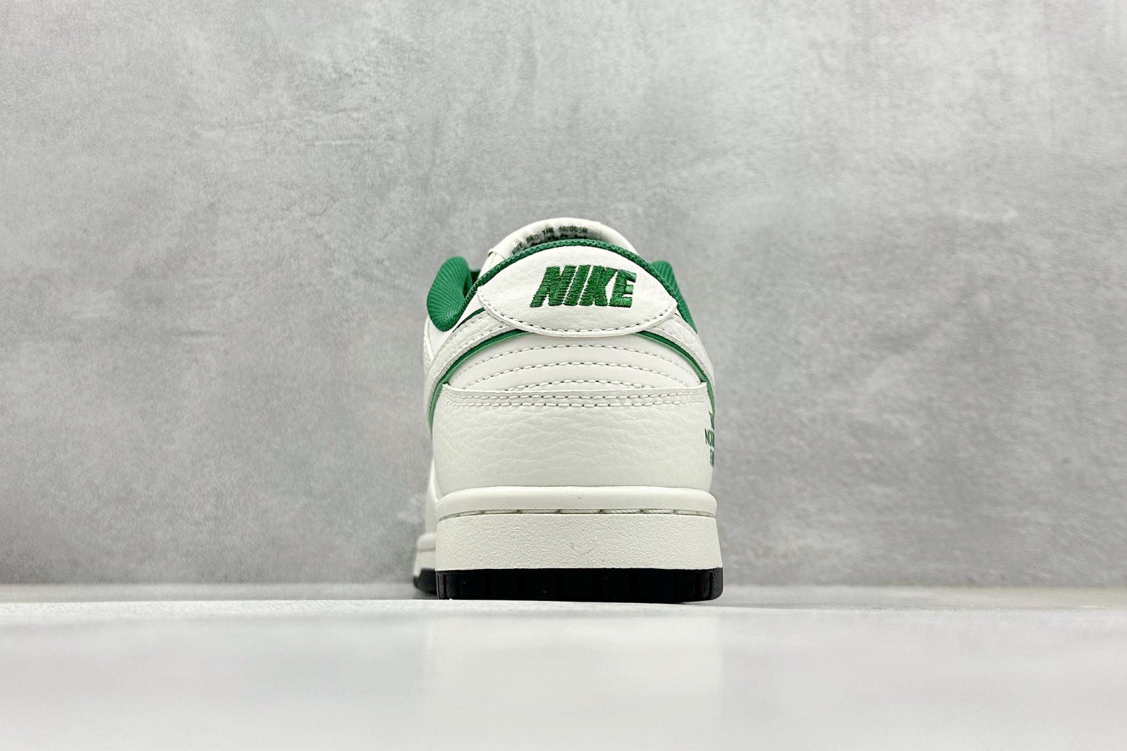  
Nike SB Dunk Low x The North Face 白绿三小钩
纯原大厂出品 极力推