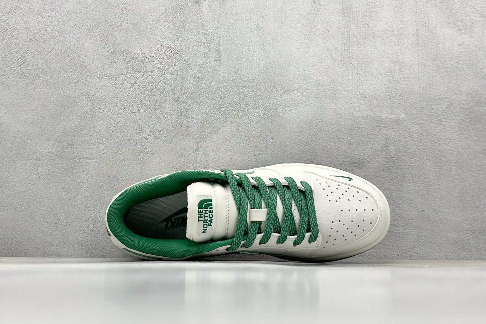  
Nike SB Dunk Low x The North Face 白绿三小钩
纯原大厂出品 极力推