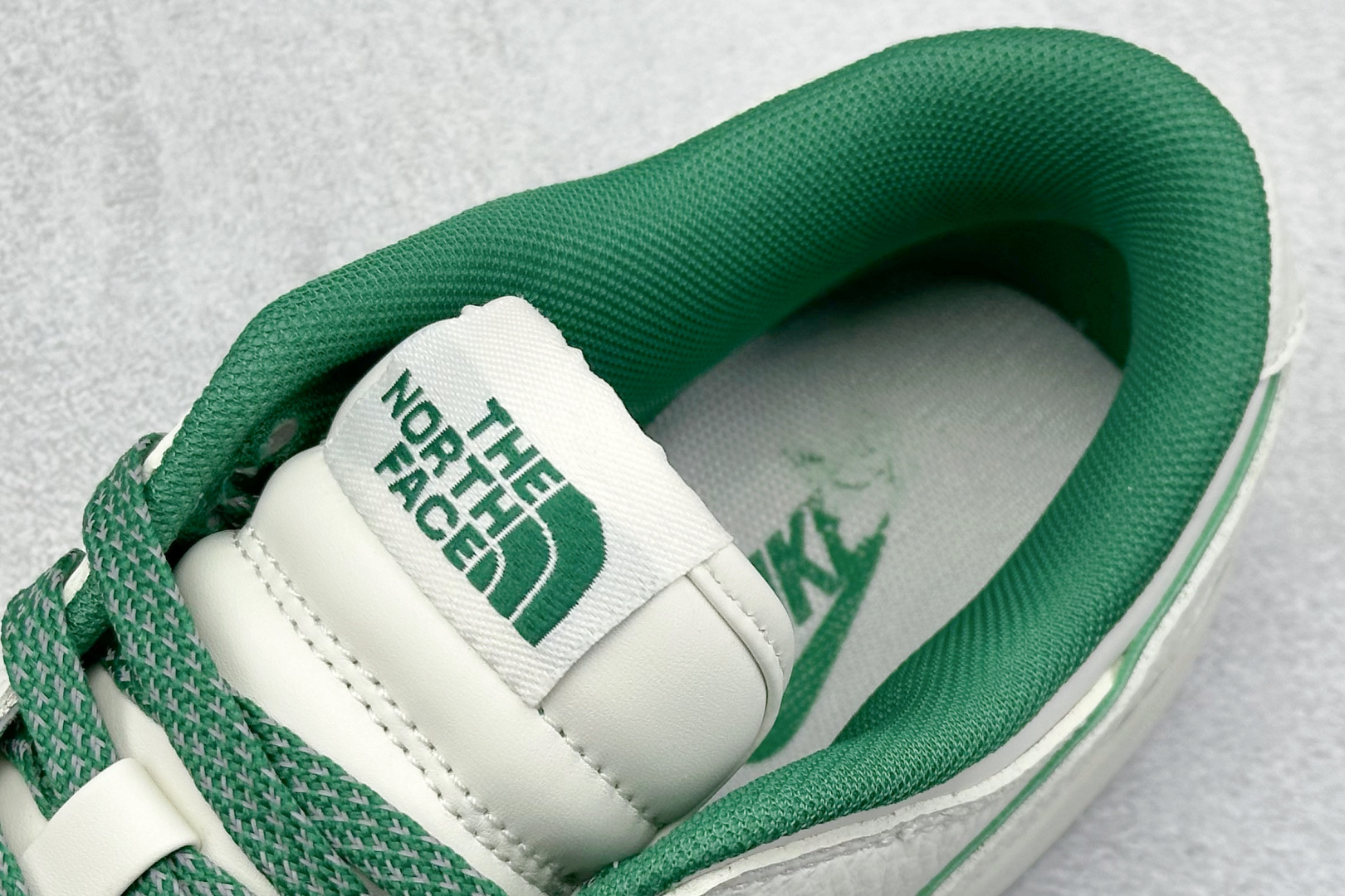  
Nike SB Dunk Low x The North Face 白绿三小钩
纯原大厂出品 极力推