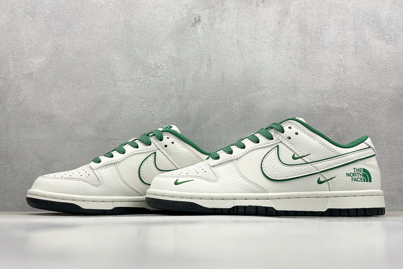  
Nike SB Dunk Low x The North Face 白绿三小钩
纯原大厂出品 极力推