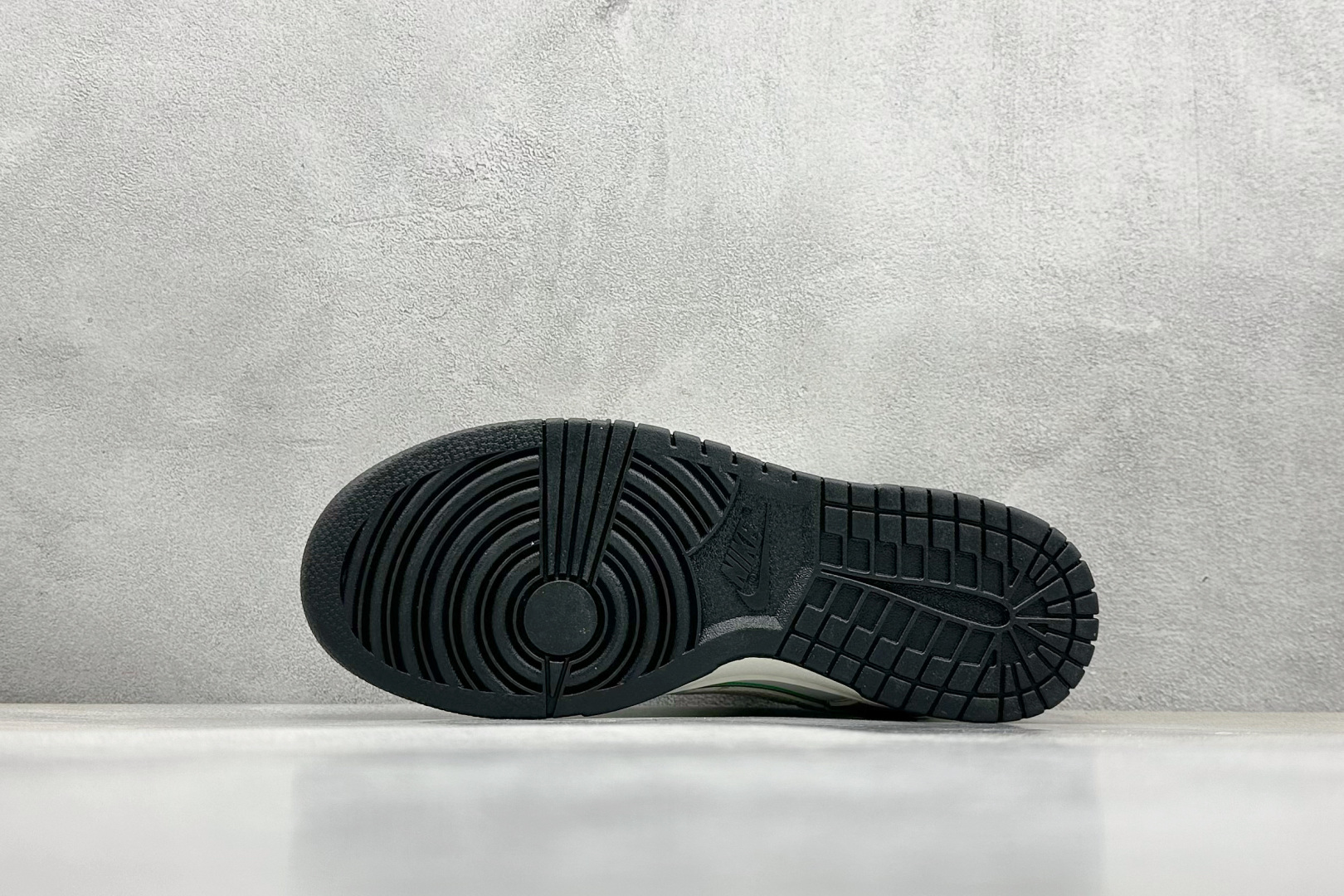  
Nike SB Dunk Low x The North Face 白绿三小钩
纯原大厂出品 极力推